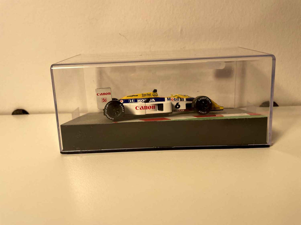 Williams FW11B wäiss, blo a giel Nummer 6 vum 1987