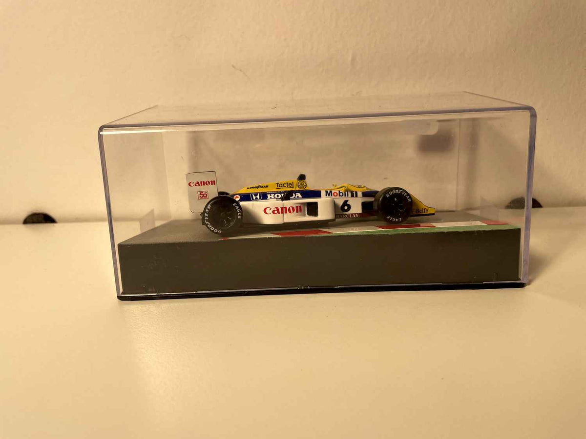 Williams FW11B wäiss, blo a giel Nummer 6 vum 1987