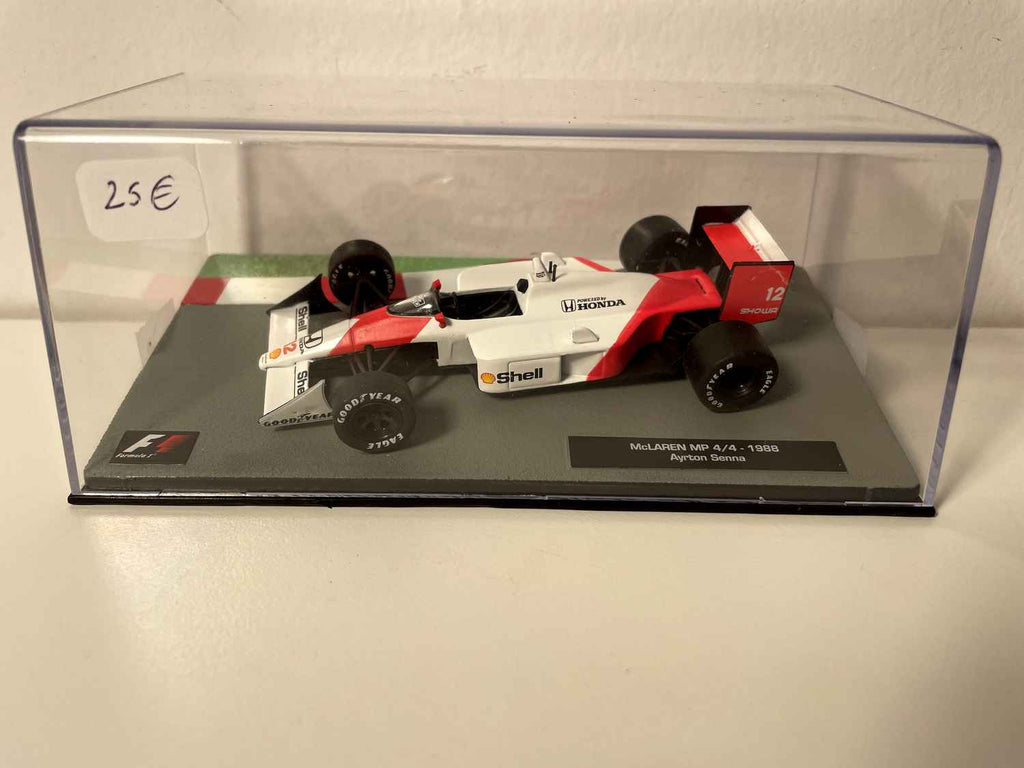 McLaren MP 4/4 blanche et rouge numéro 12 de 1988 - Formule 1 - Ayrton Senna