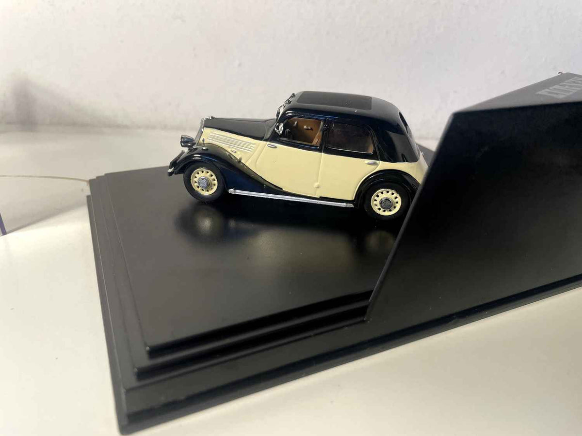 Renault Celtaquatre beżowy i czarny z 1934 roku (pudełko prostokątne) - NOREV