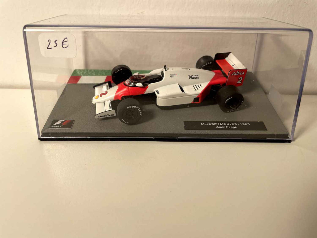McLaren MP 4/2B branco e laranja número 2 de 1985 - Fórmula 1