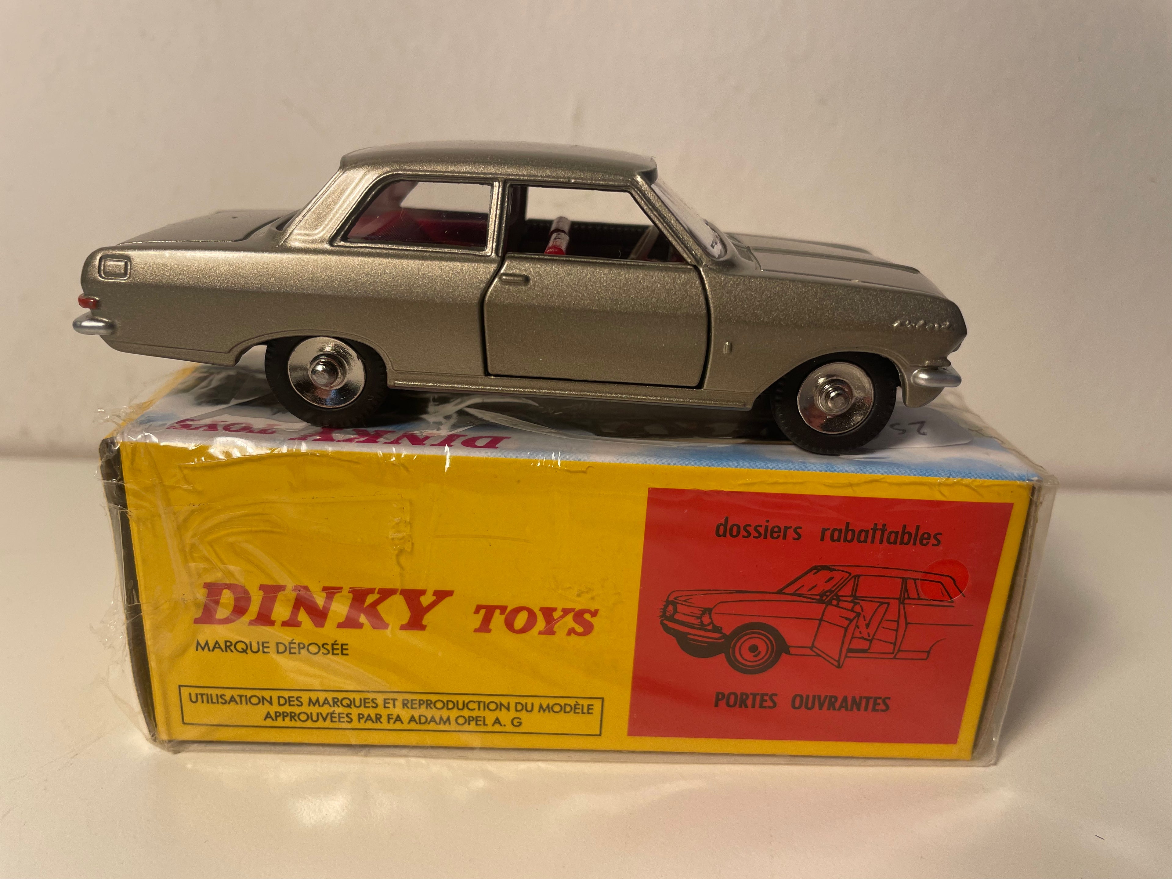 Opek Rekord Grise Dinky-Toys (Atlas Editions)