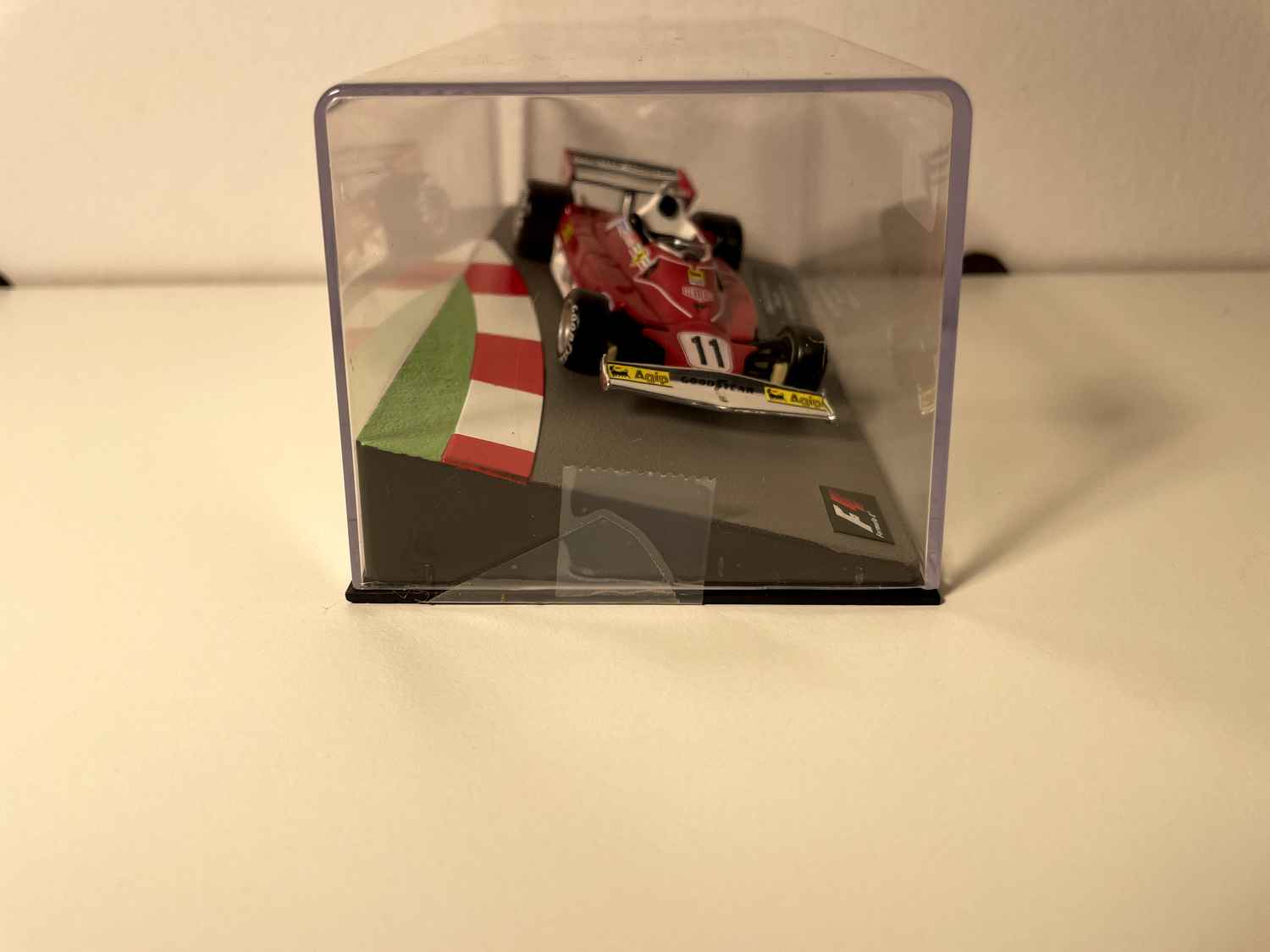 Ferrari 312 T2-1977 rouge numéro 11 - Formule 1 - grand prix du Brésil de 1977 (Niki Lauda)