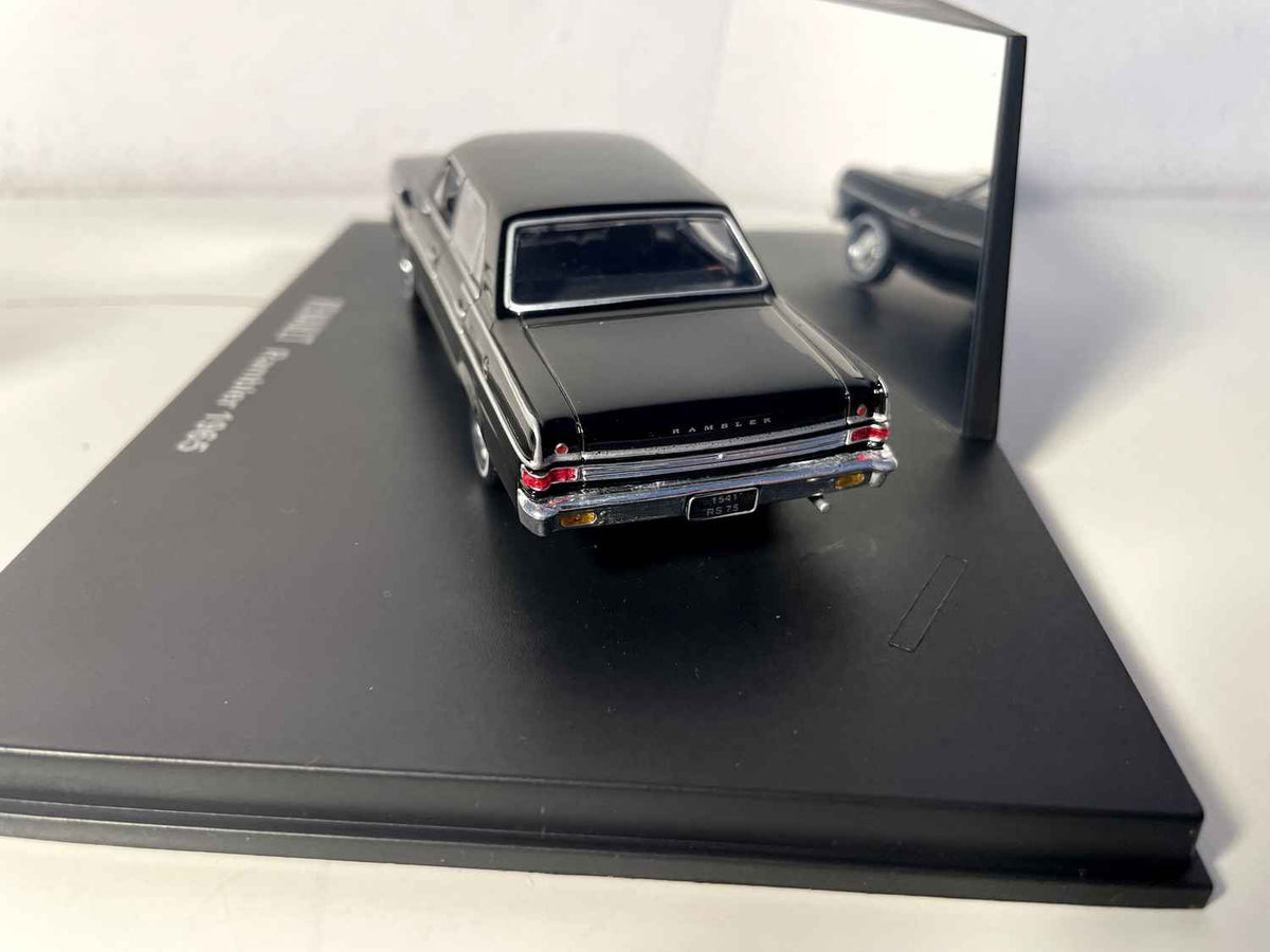 Renault Rambler noire de 1965 (coffret boite rectangle) - Universal Hobbies