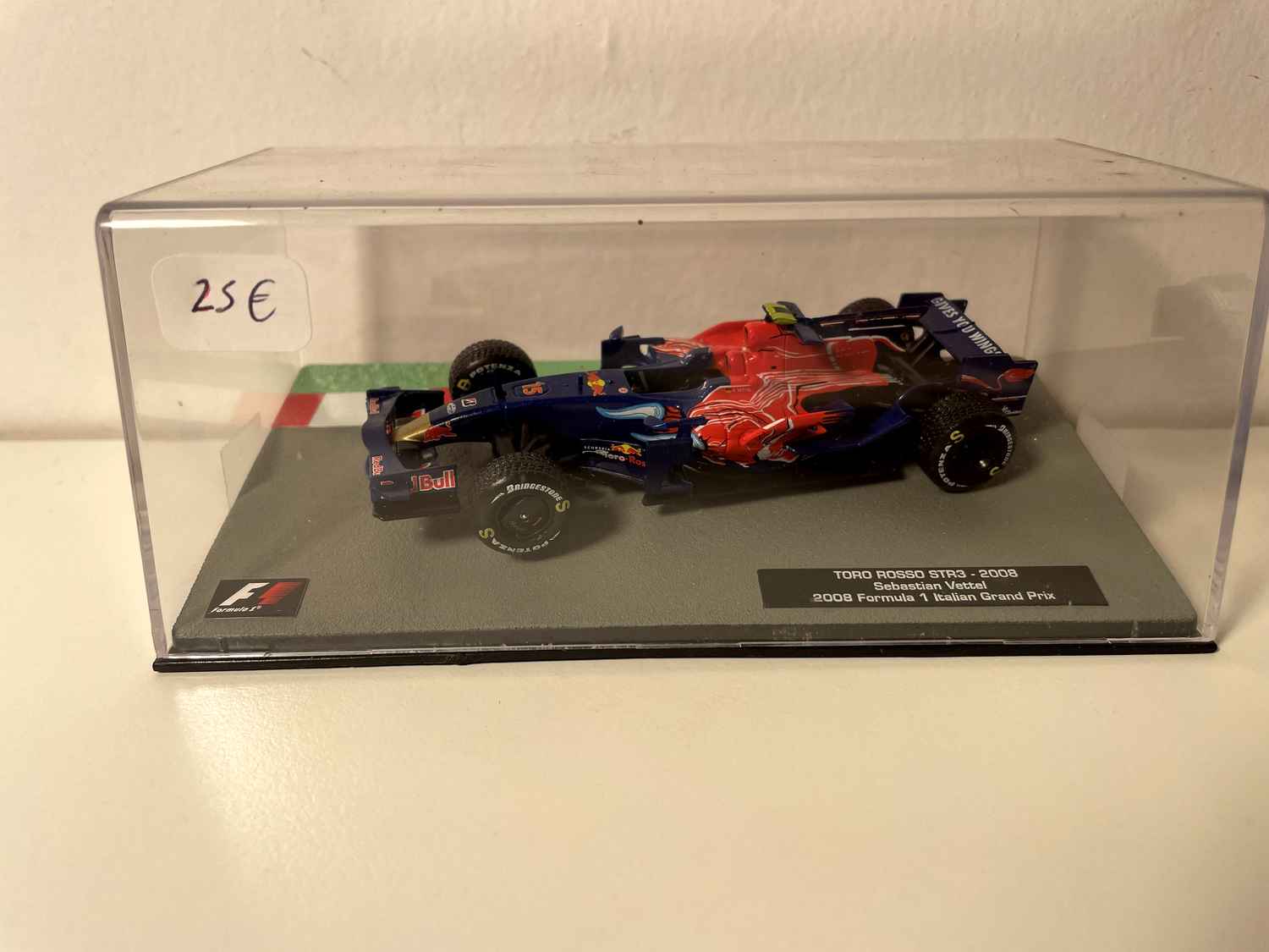 Toro Rosso STR3 niebiesko-czerwona numer 15 - Formuła 1 - Grand Prix Włoch 2008