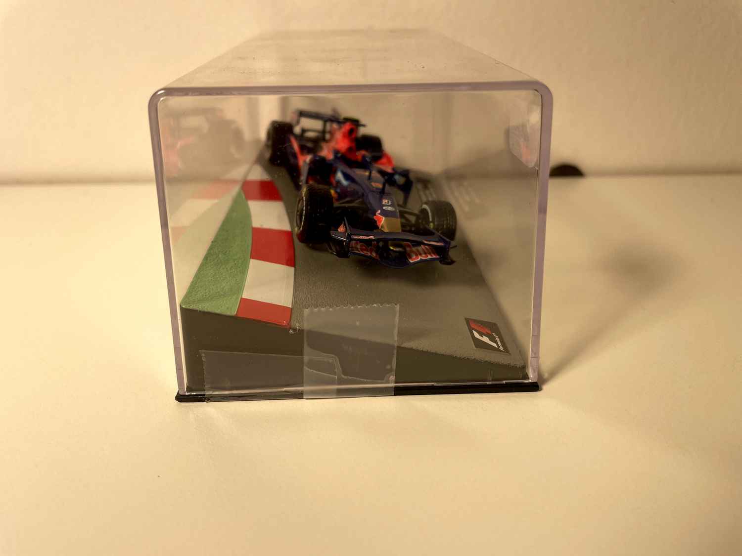 Toro Rosso STR3 niebiesko-czerwona numer 15 - Formuła 1 - Grand Prix Włoch 2008