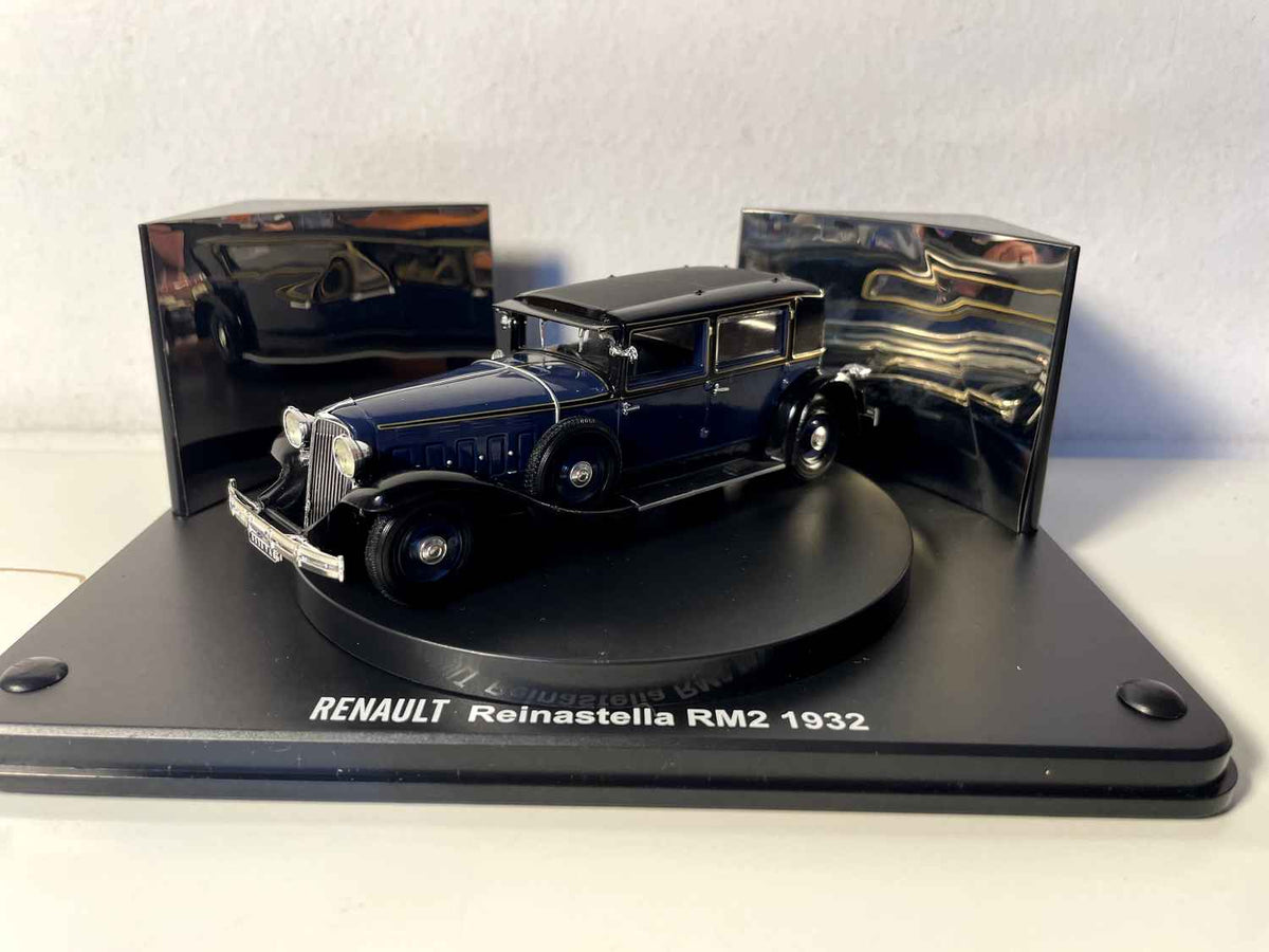 Renault Réinastella RM2 donkelblau vum Joer 1932 (Rectangular Box)