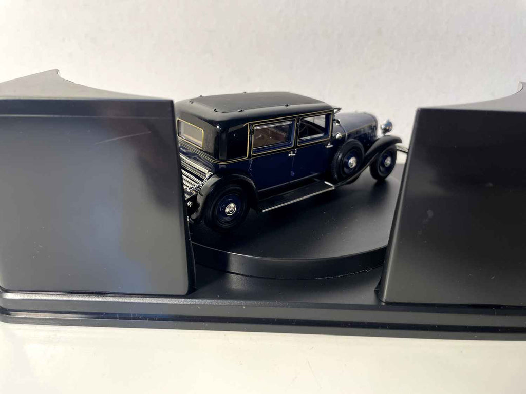 Renault Réinastella RM2 donkelblau vum Joer 1932 (Rectangular Box)