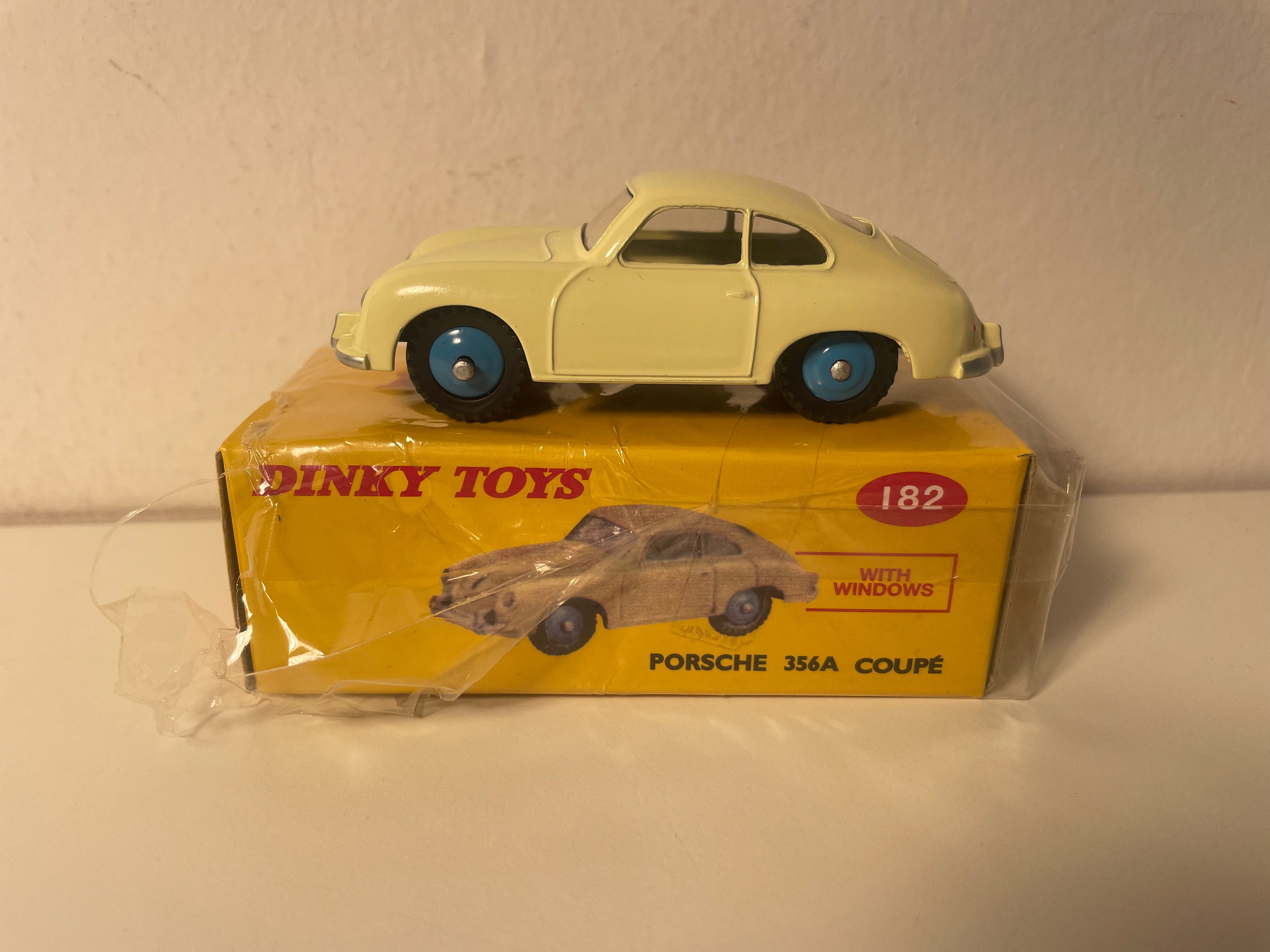 Porsche 356A color crema Dinky-toys (Edizioni Atlas)