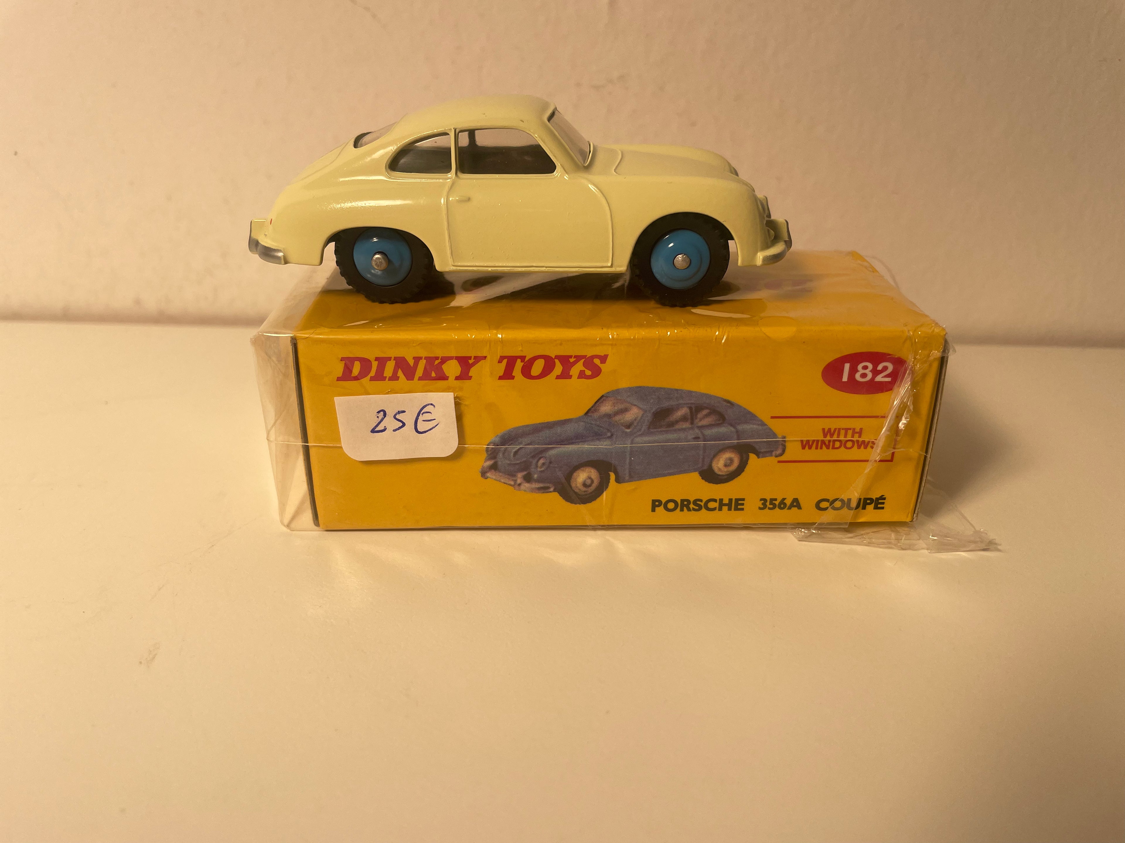 Porsche 356A color crema Dinky-toys (Edizioni Atlas)