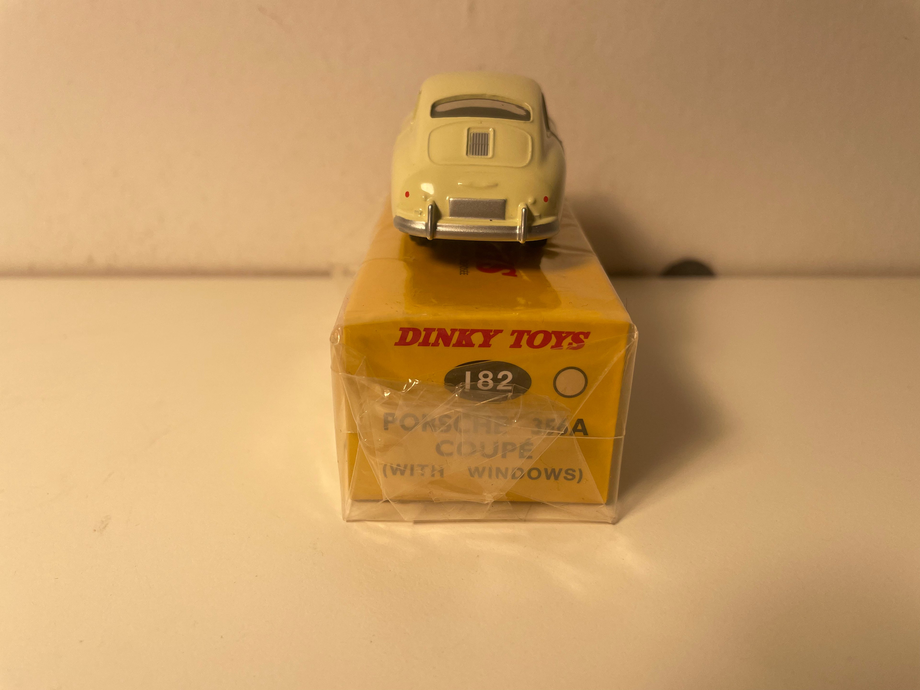 Porsche 356A color crema Dinky-toys (Edizioni Atlas)