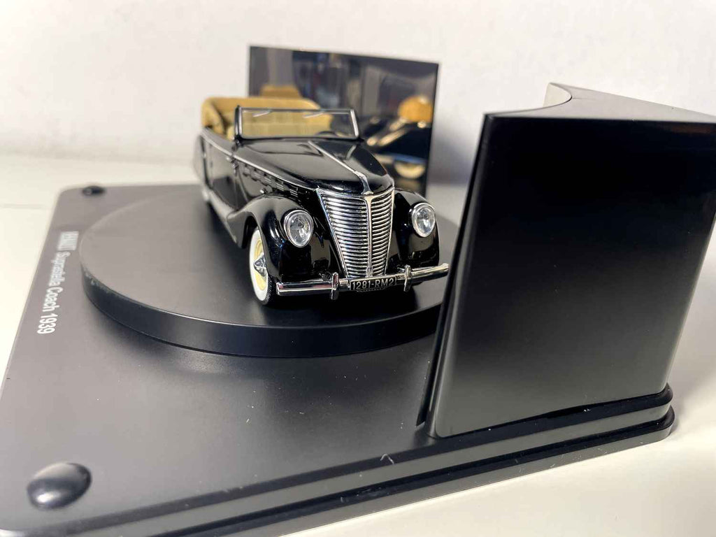 Renault Suprastella czarna limuzyna z 1939 roku (pudełko prostokątne)