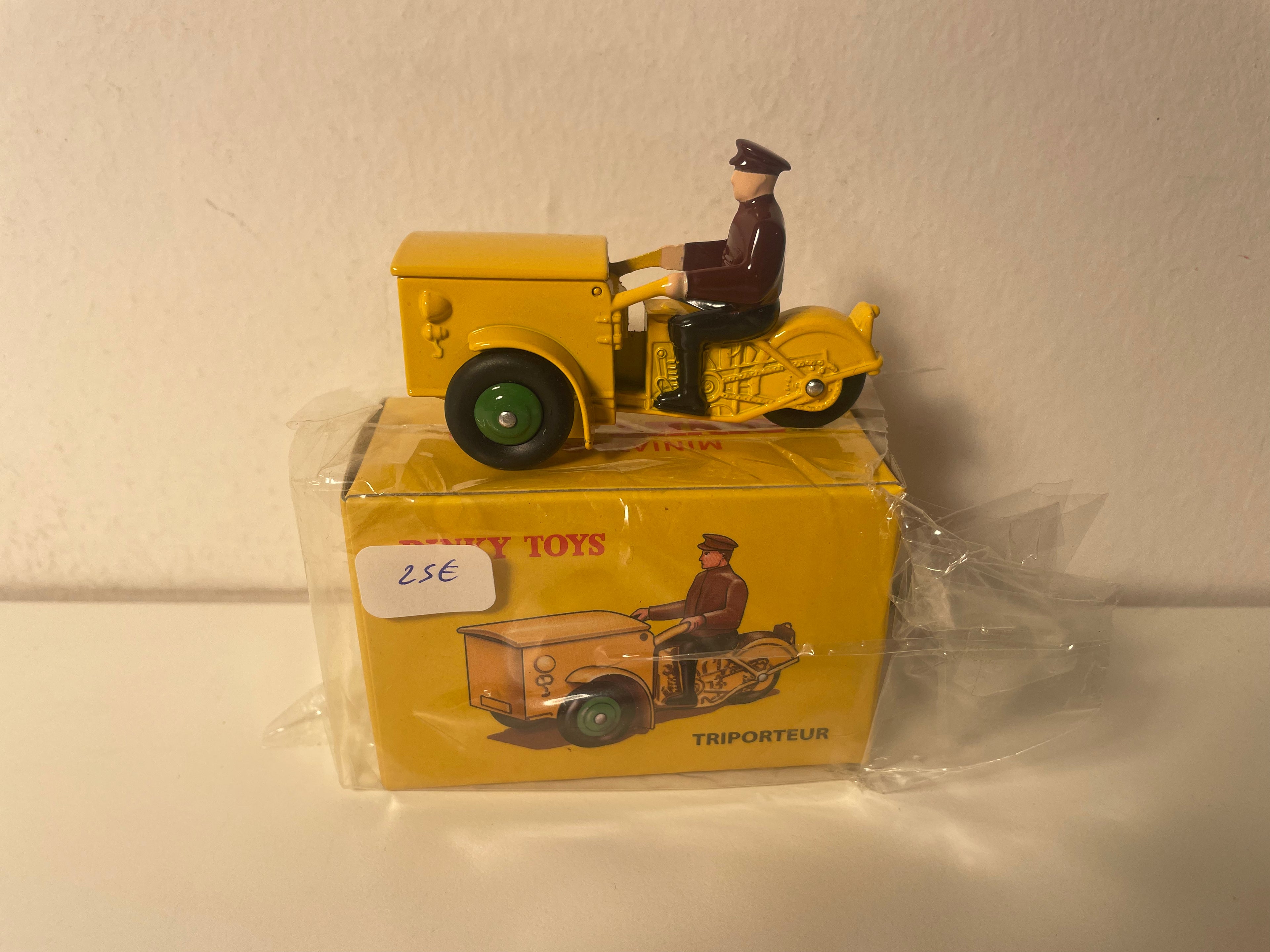 Triporteur jaune Dinky-Toys (Editiounen Atlas) - N°14