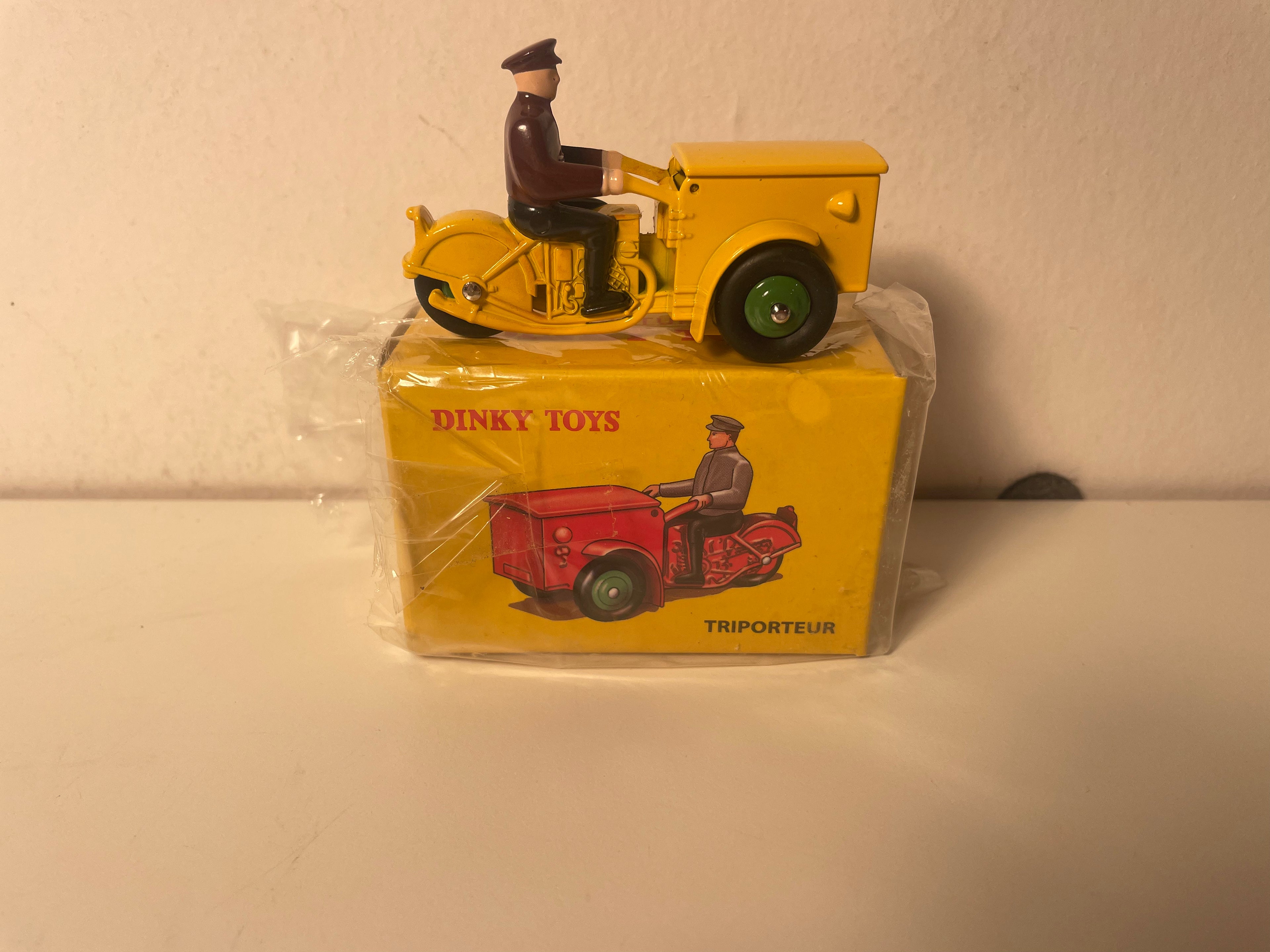 Triporteur jaune Dinky-Toys (Editiounen Atlas) - N°14
