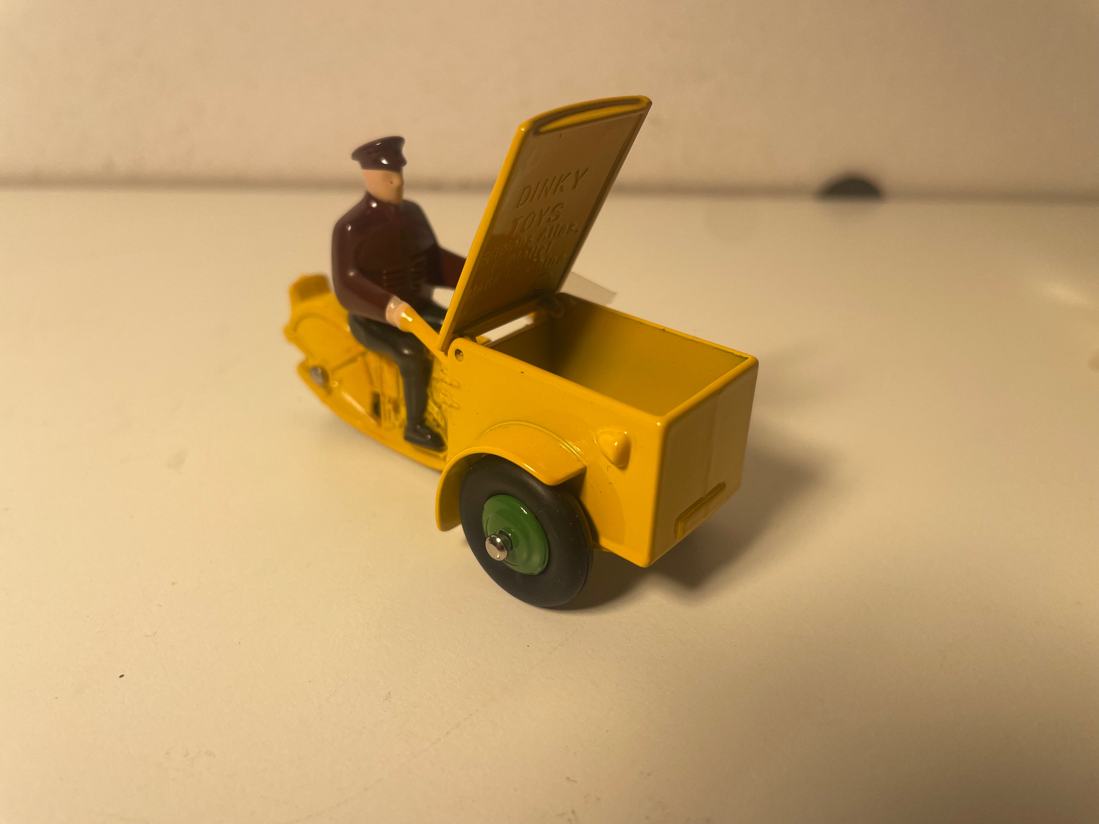 Triporteur jaune Dinky-Toys (Editiounen Atlas) - N°14
