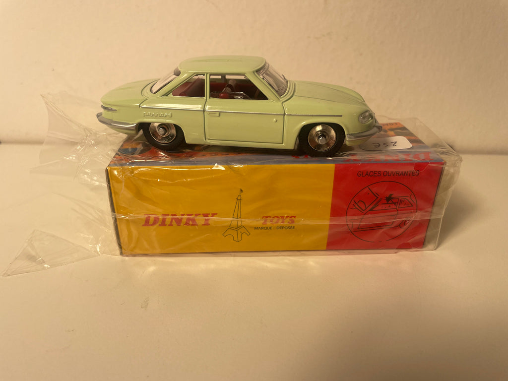 Panhard 24 C Coach vert anis Dinky-Toys (éditions Atlas) - N°524