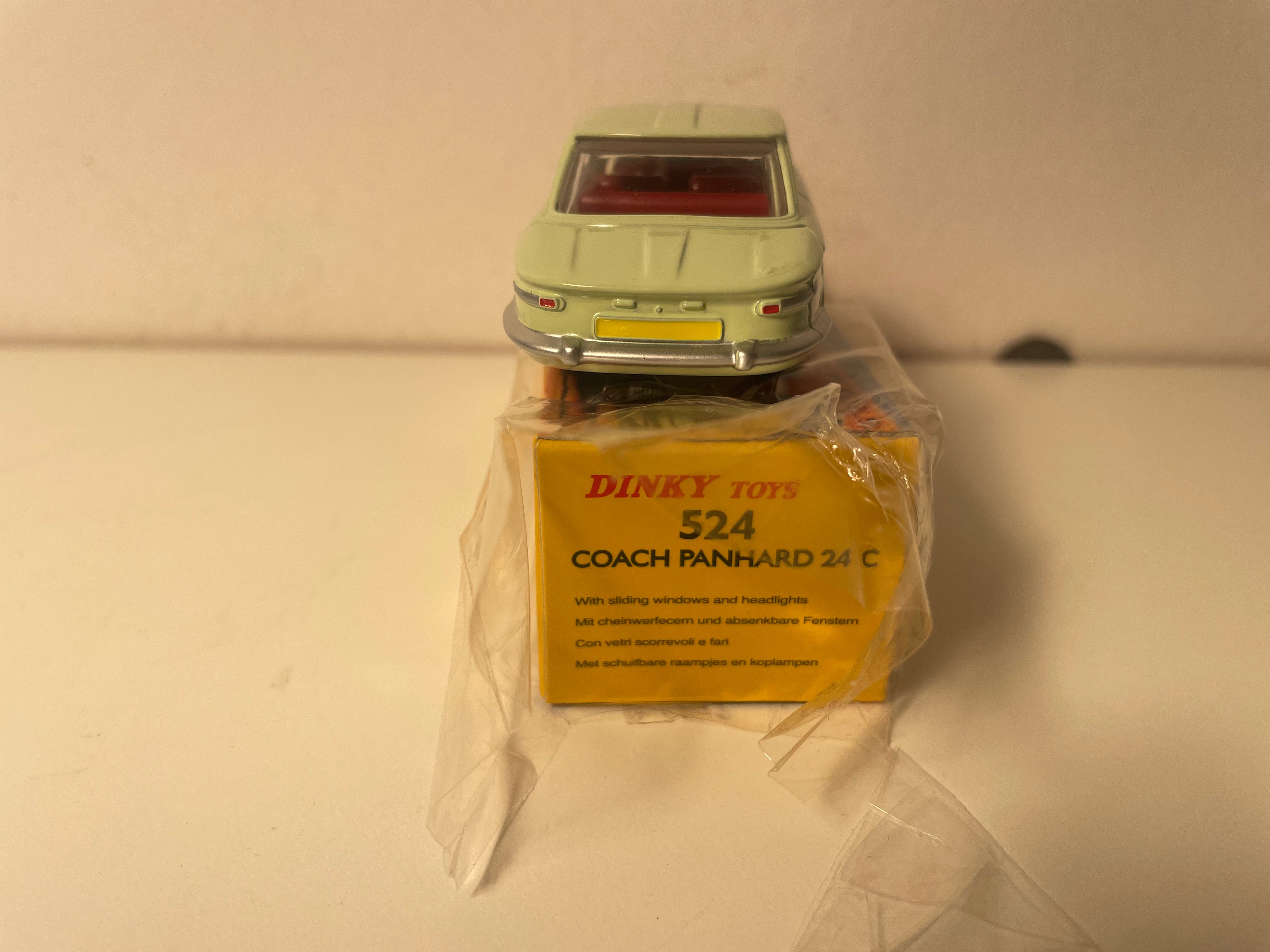 Panhard 24 C Coach vert anis Dinky-Toys (éditions Atlas) - N°524