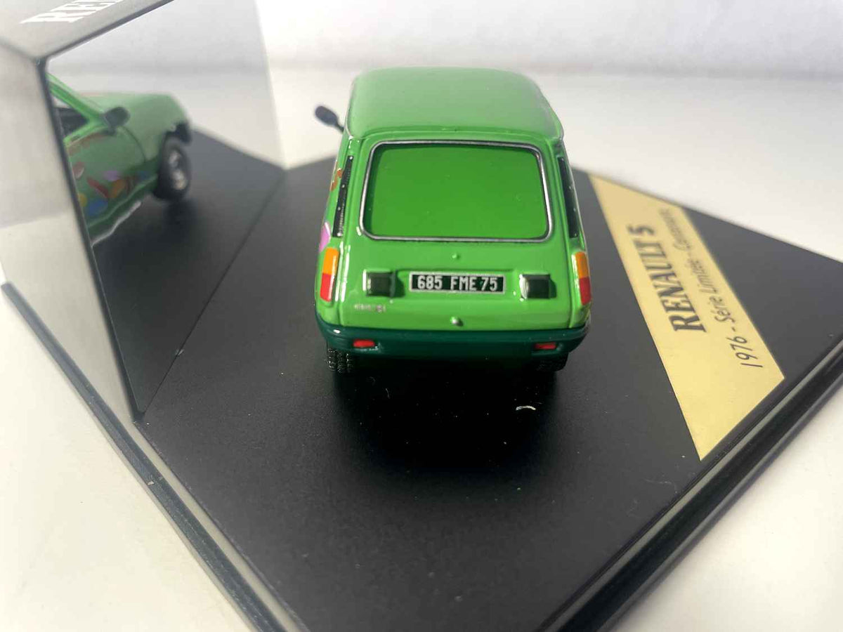 Renault 5 gréng vun 1976 mat SMARTIES Dekoratioun - VITESSE