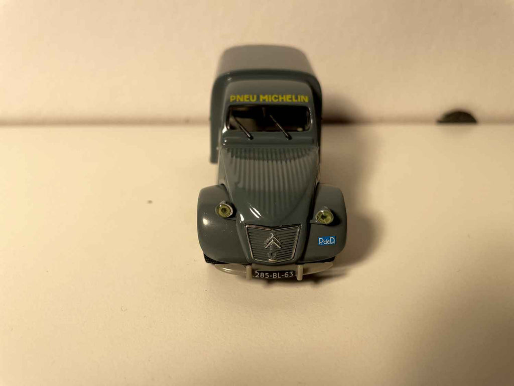 Citroën 2 CV AZU grise Michelin - Norev (sous blister)