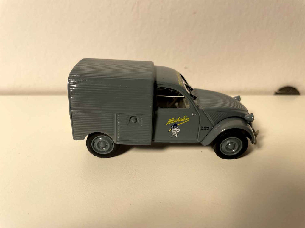 Citroën 2 CV AZU grise Michelin - Norev (sous blister)