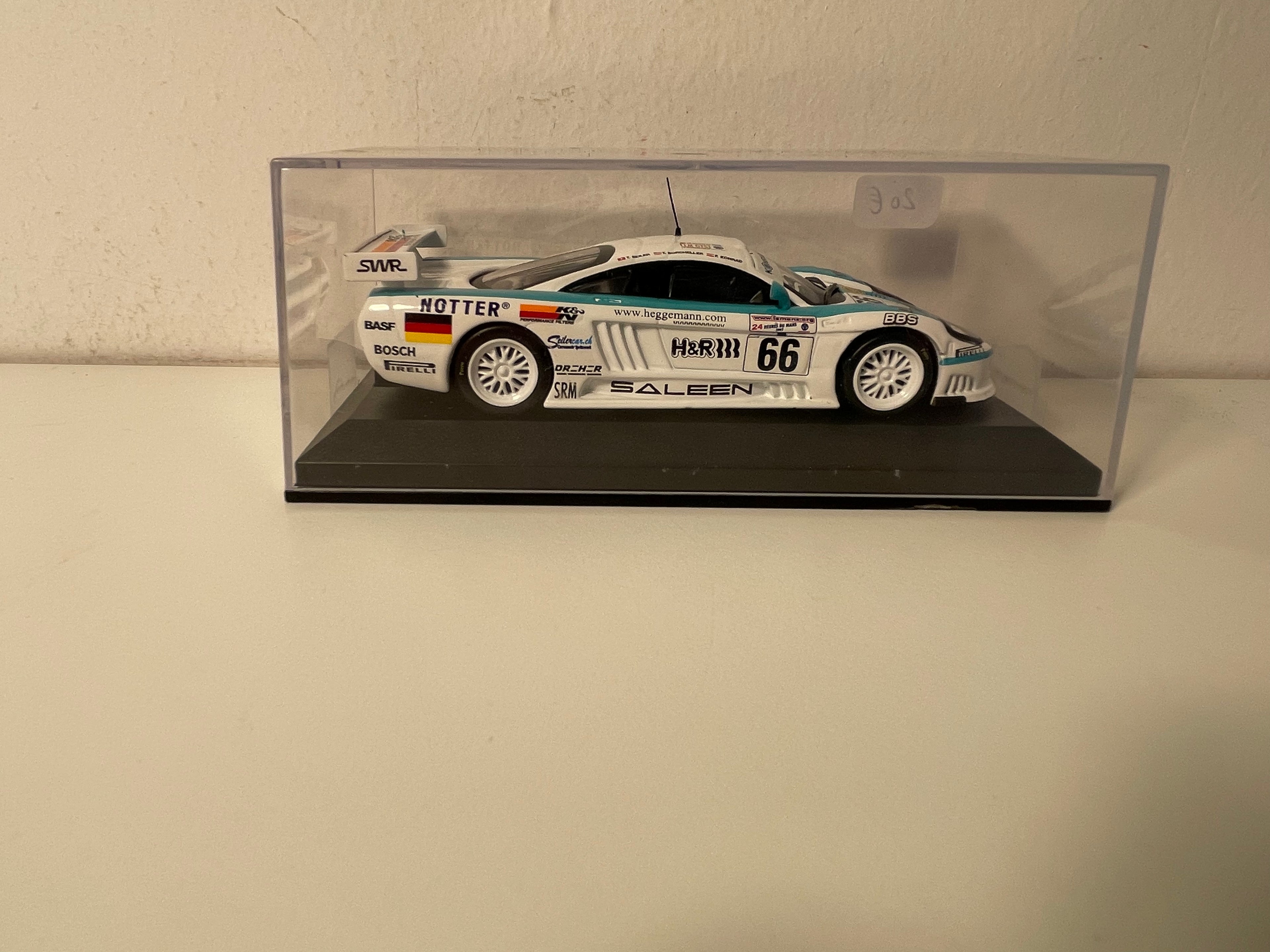 Saleen S7-R blanche et verte numéro 66 - 24 heures du Mans de 2002
