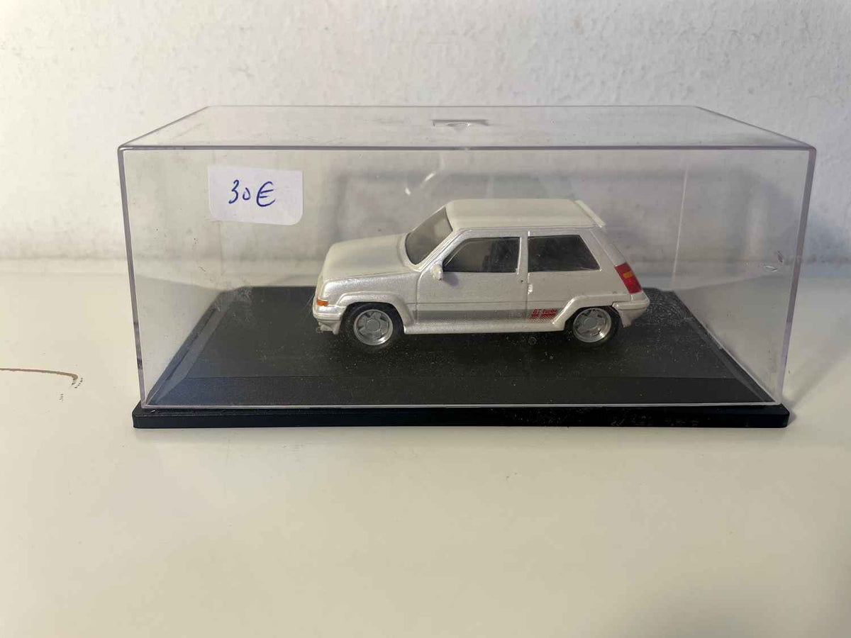 Renault Super 5 GT Turbo gebroken wit/lichtbeige? PARADCAR referentie 024