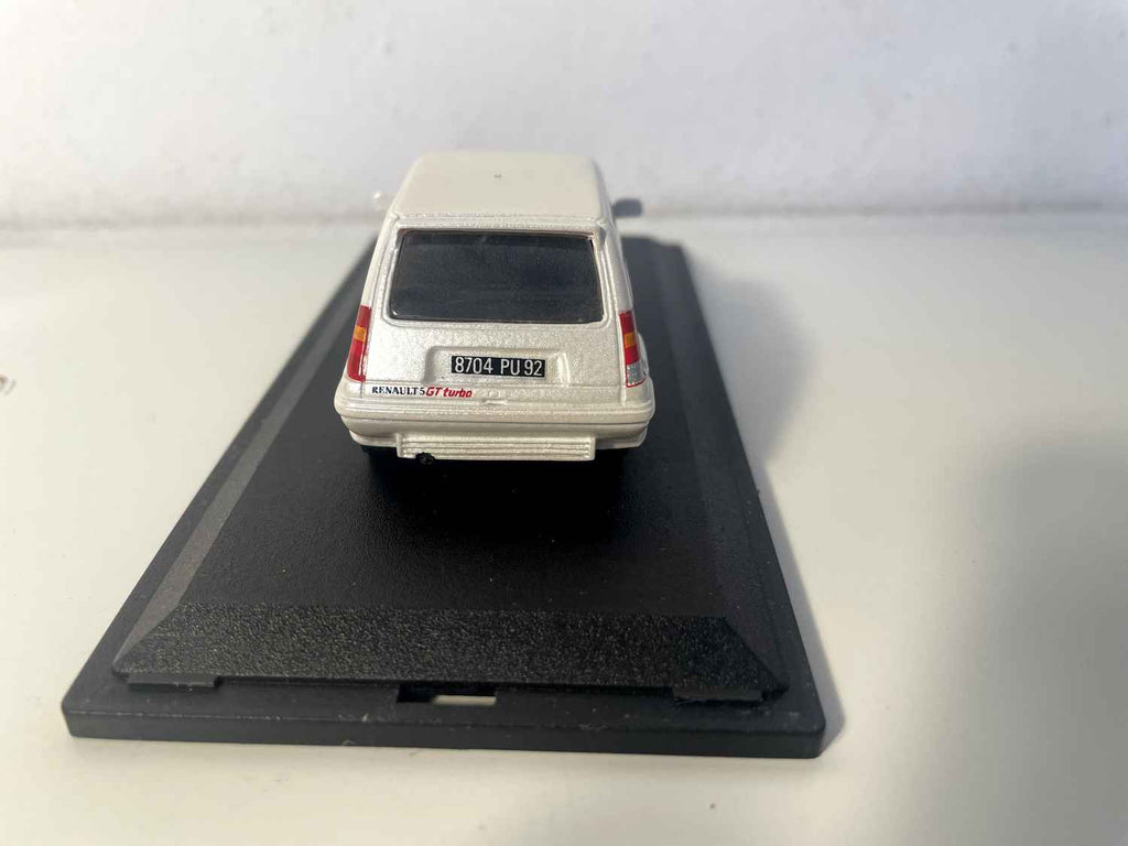 Renault Super 5 GT Turbo gebroken wit/lichtbeige? PARADCAR referentie 024