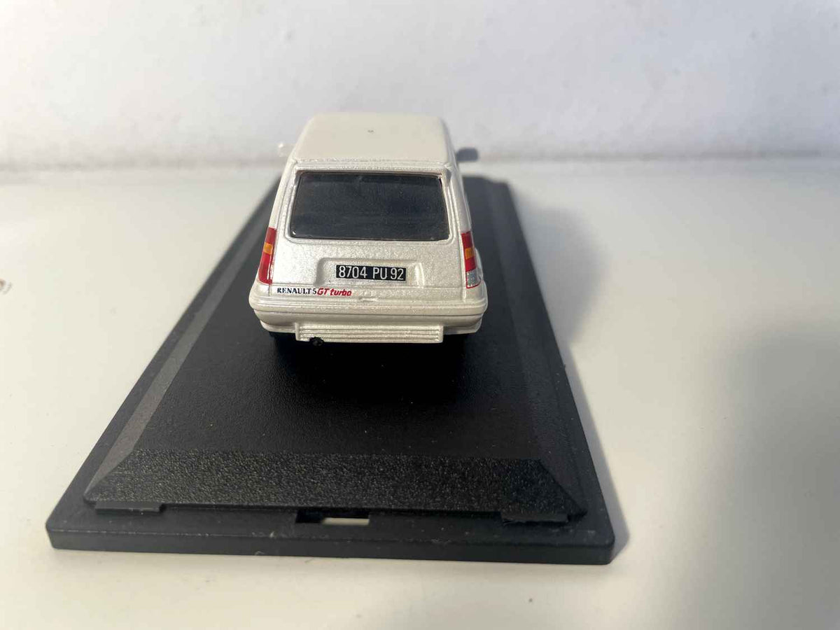 Renault Super 5 GT Turbo gebroken wit/lichtbeige? PARADCAR referentie 024