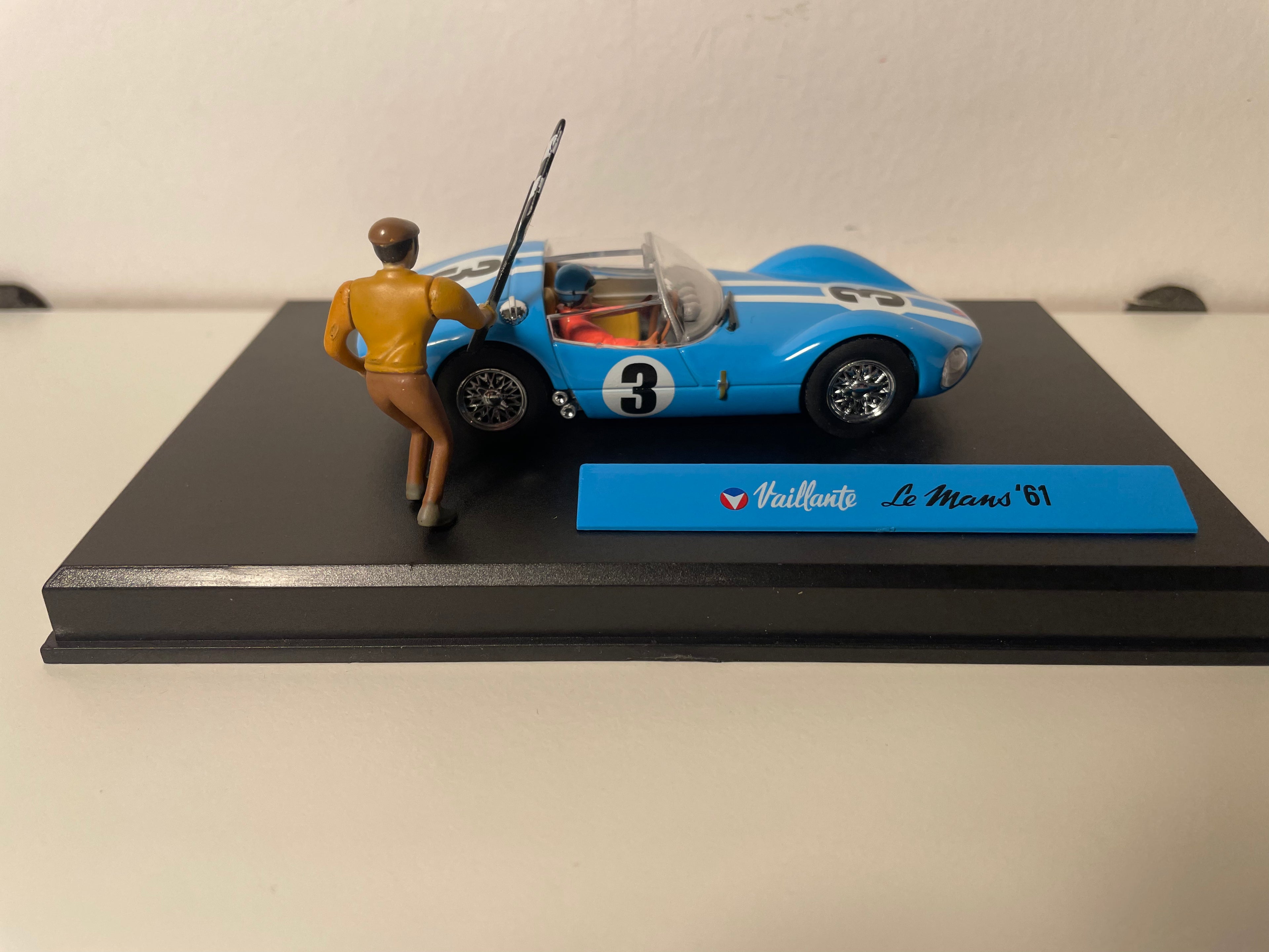 Bloo Auto mat wäissen Streifen Nummer 3 Vaillante Le Mans '61 (Album le 13 ass um Start) - Comic Michel Vaillant