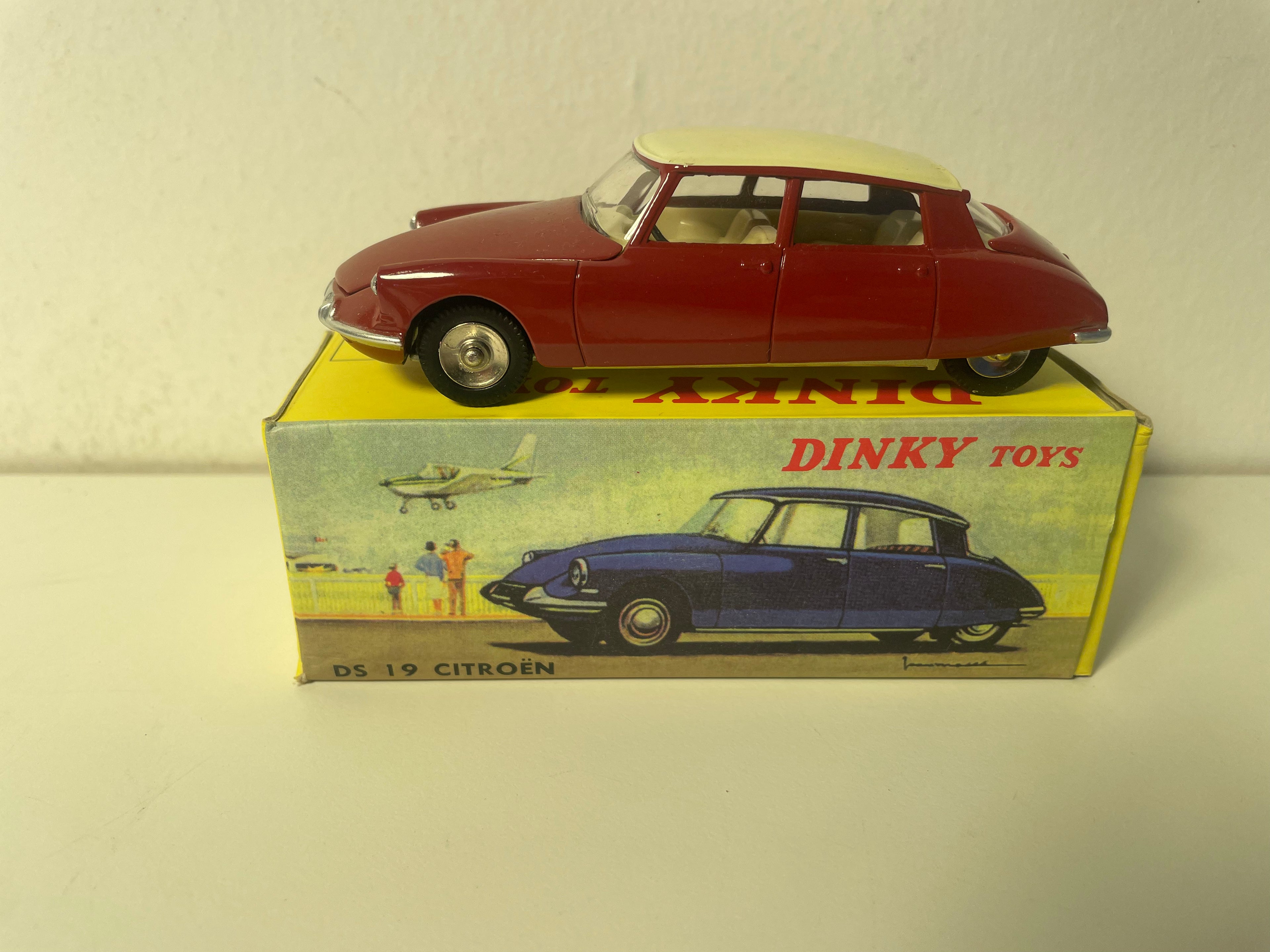 Citroën DS 19 burgundy and cream roof Dinky-Toys (Editions Atlas)