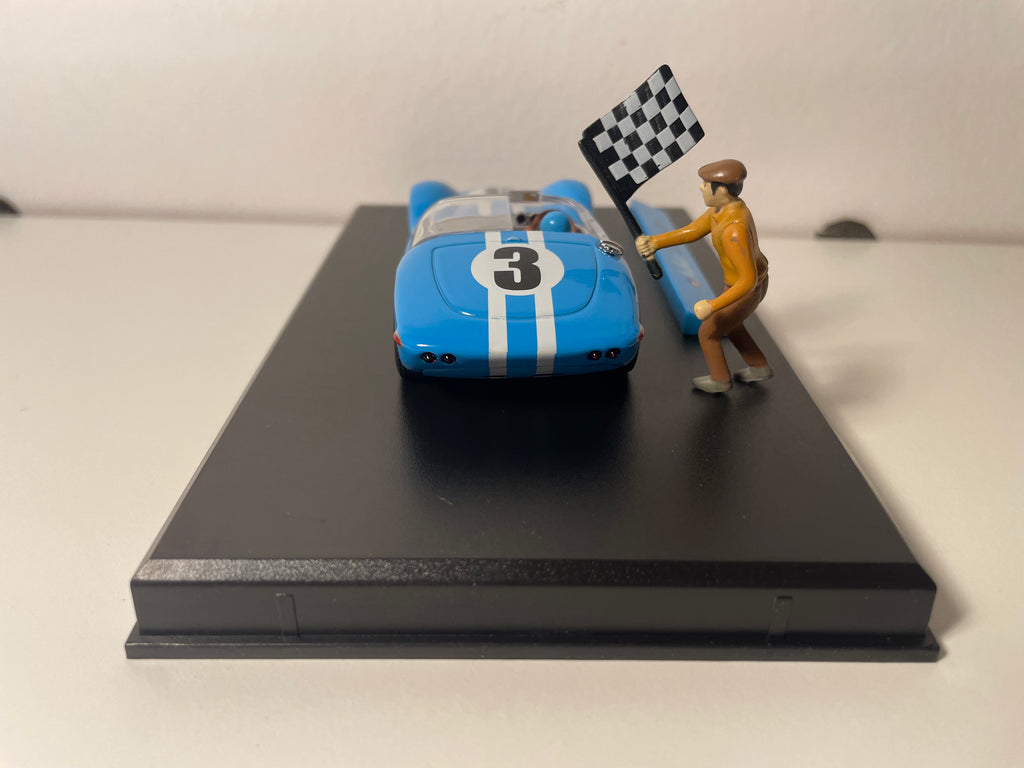 Voiture bleue et liserets blancs numéro 3 Vaillante Le Mans '61 (Album le 13 est au départ) - Bande Dessinée Michel Vaillant