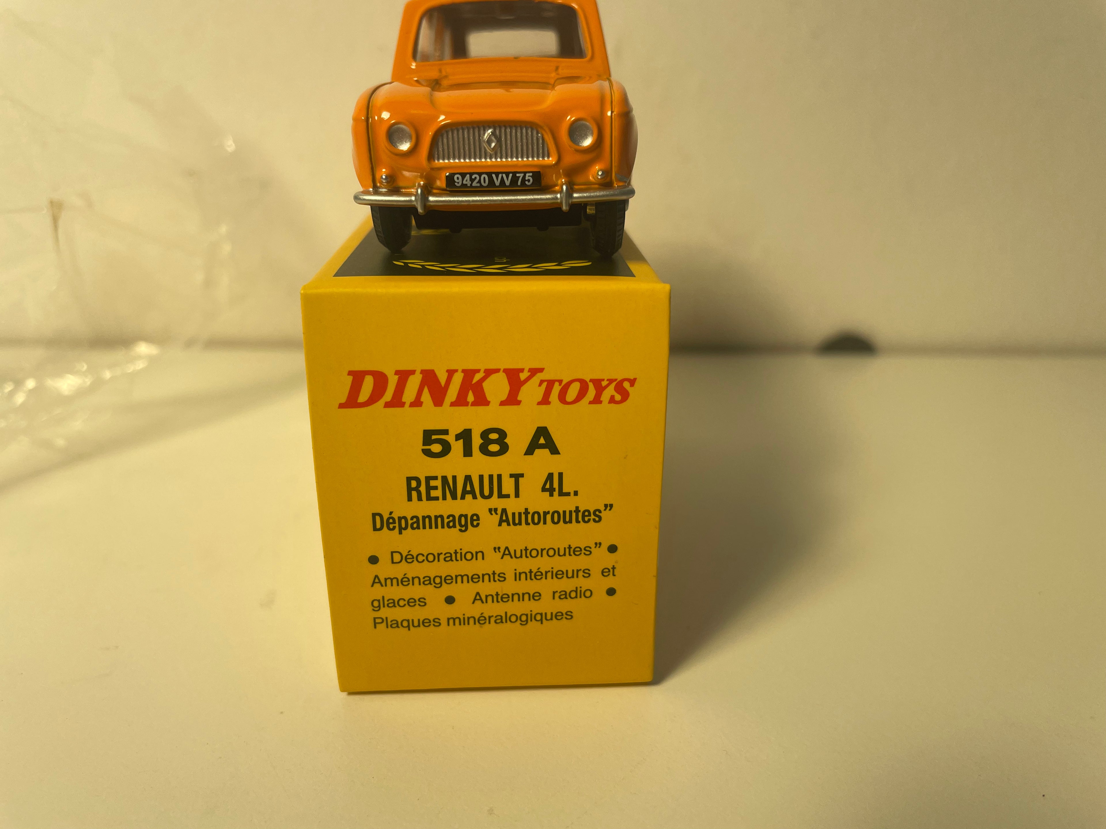 Renault 4L pomarańczowy pomoc drogowa Dinky-Toys (wydania Atlas) - N°518A