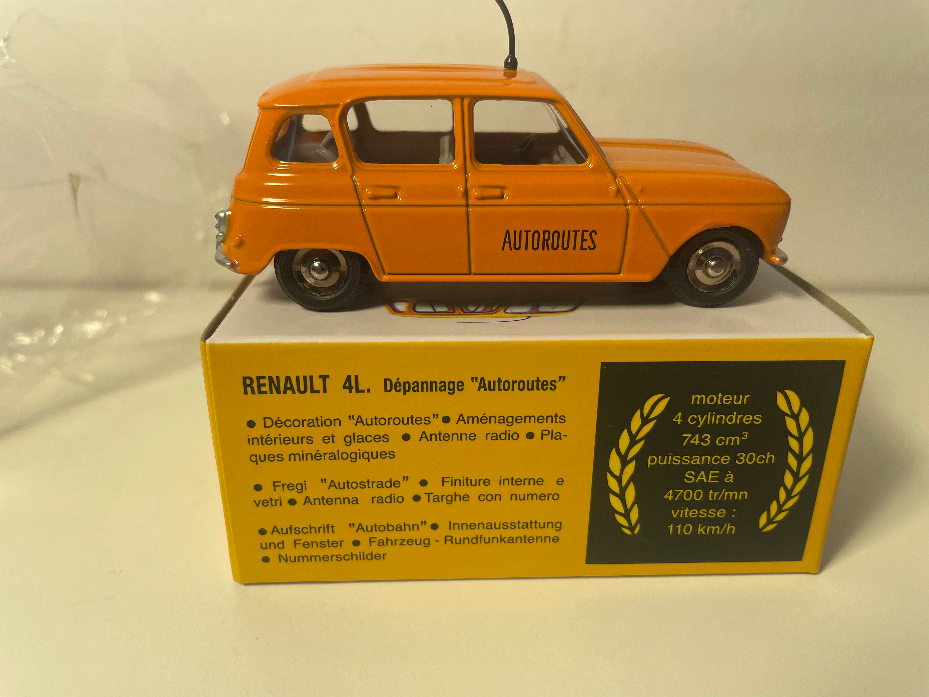 Renault 4L pomarańczowy pomoc drogowa Dinky-Toys (wydania Atlas) - N°518A
