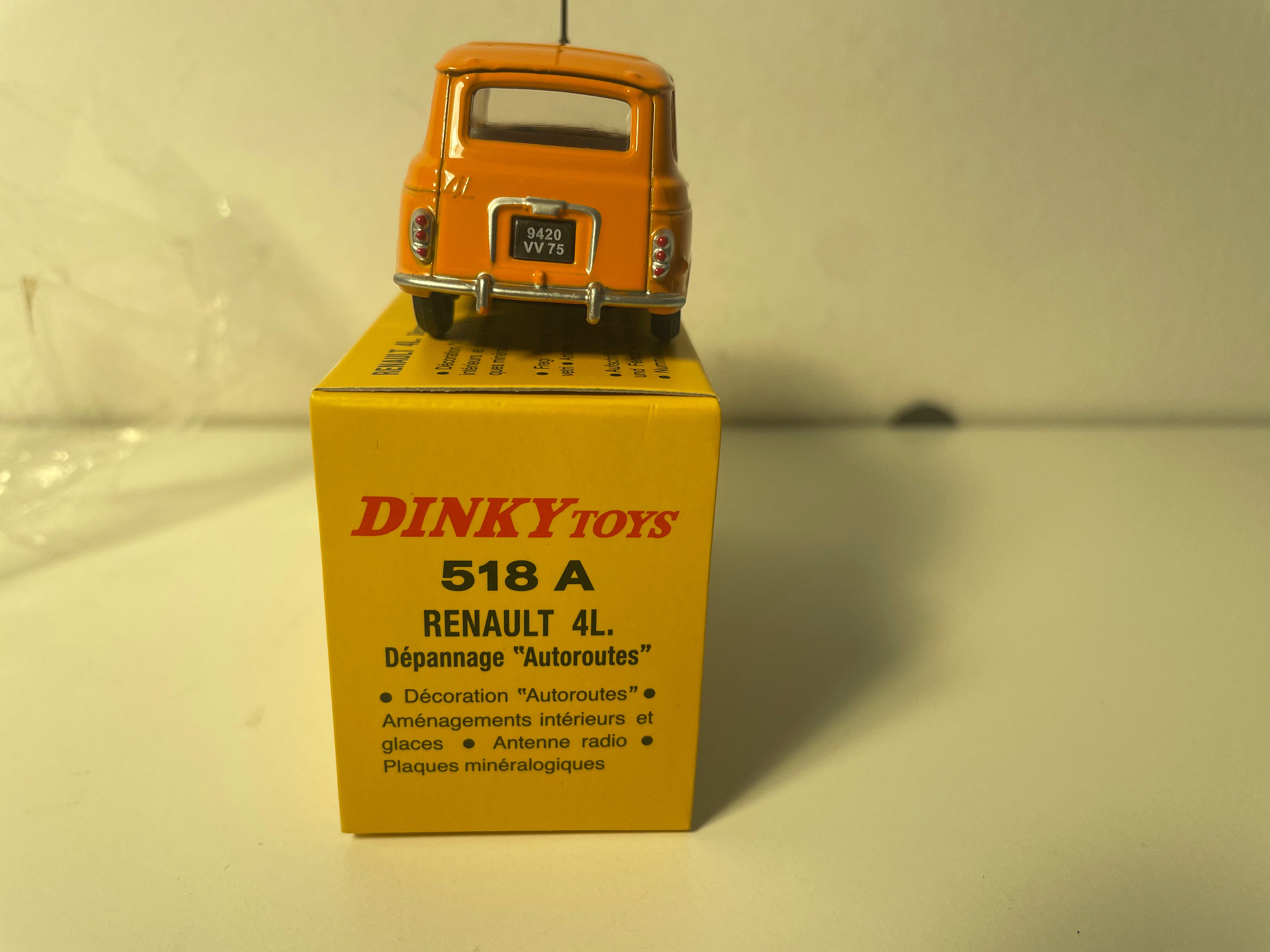 Renault 4L pomarańczowy pomoc drogowa Dinky-Toys (wydania Atlas) - N°518A