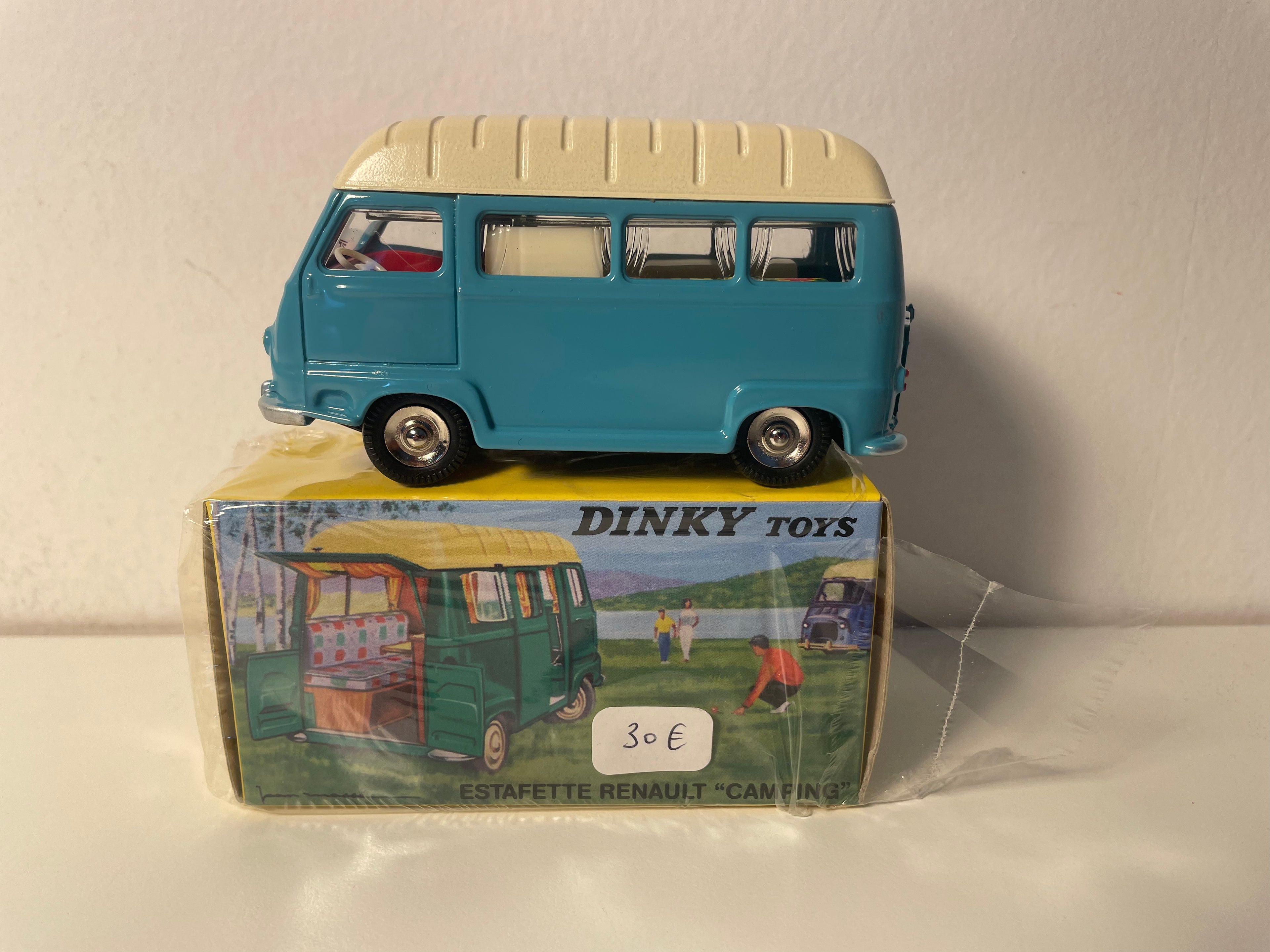 Renault estafette camping bleue et toit beige Dinky-Toys (éditions Atlas) - N°565