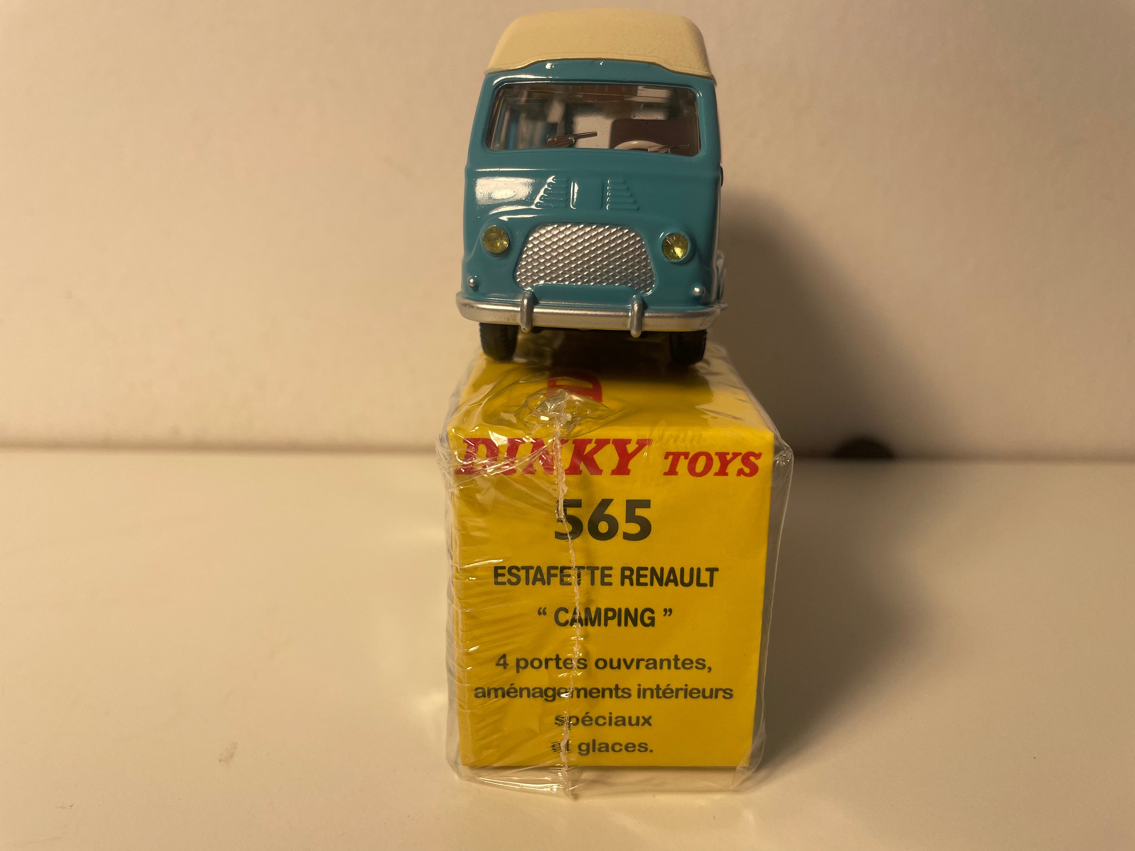 Renault estafette camping bleue et toit beige Dinky-Toys (éditions Atlas) - N°565