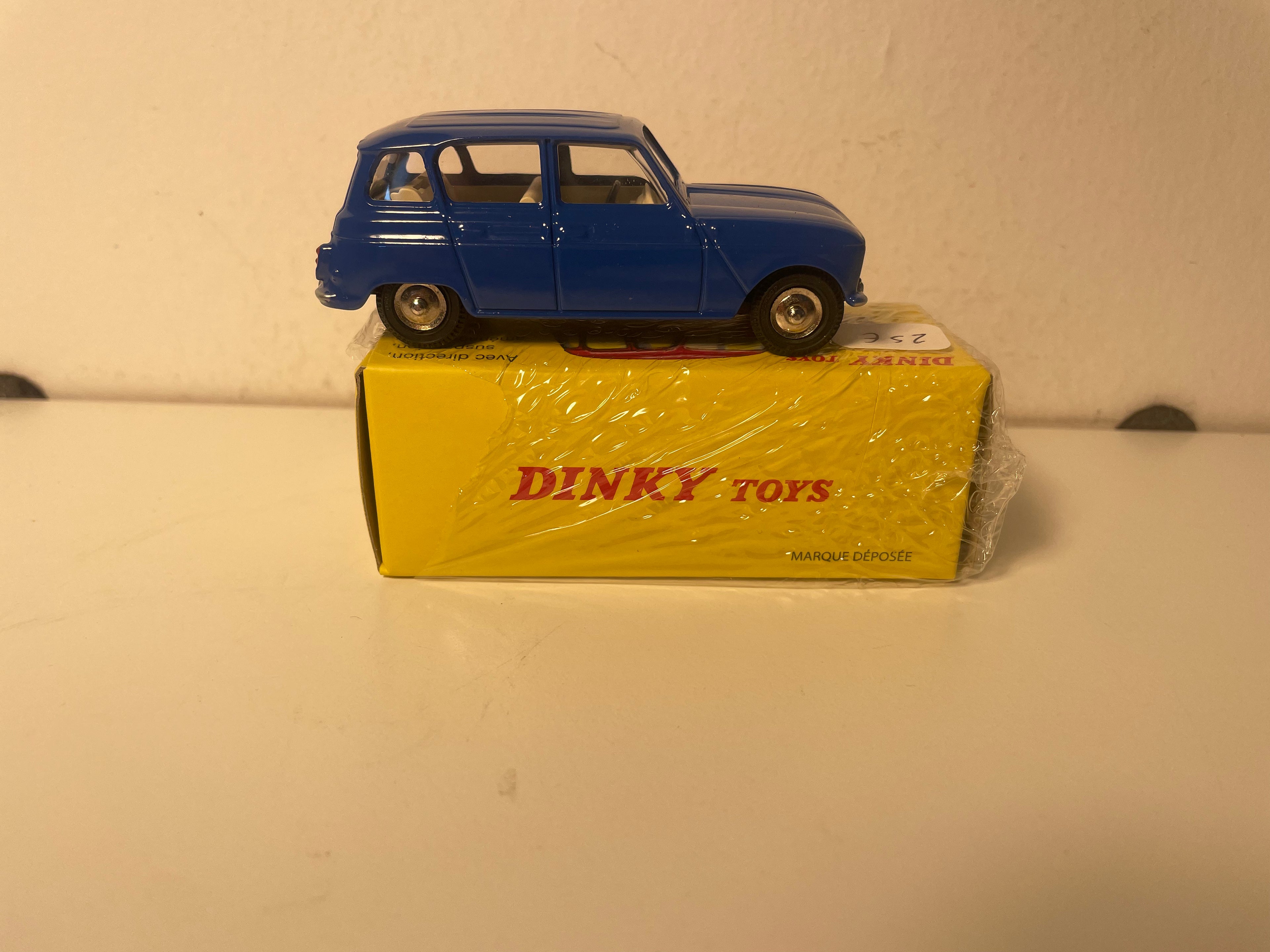 Renault 4L dunkelblau Dinky-Toys (Atlas Ausgaben) - N°518