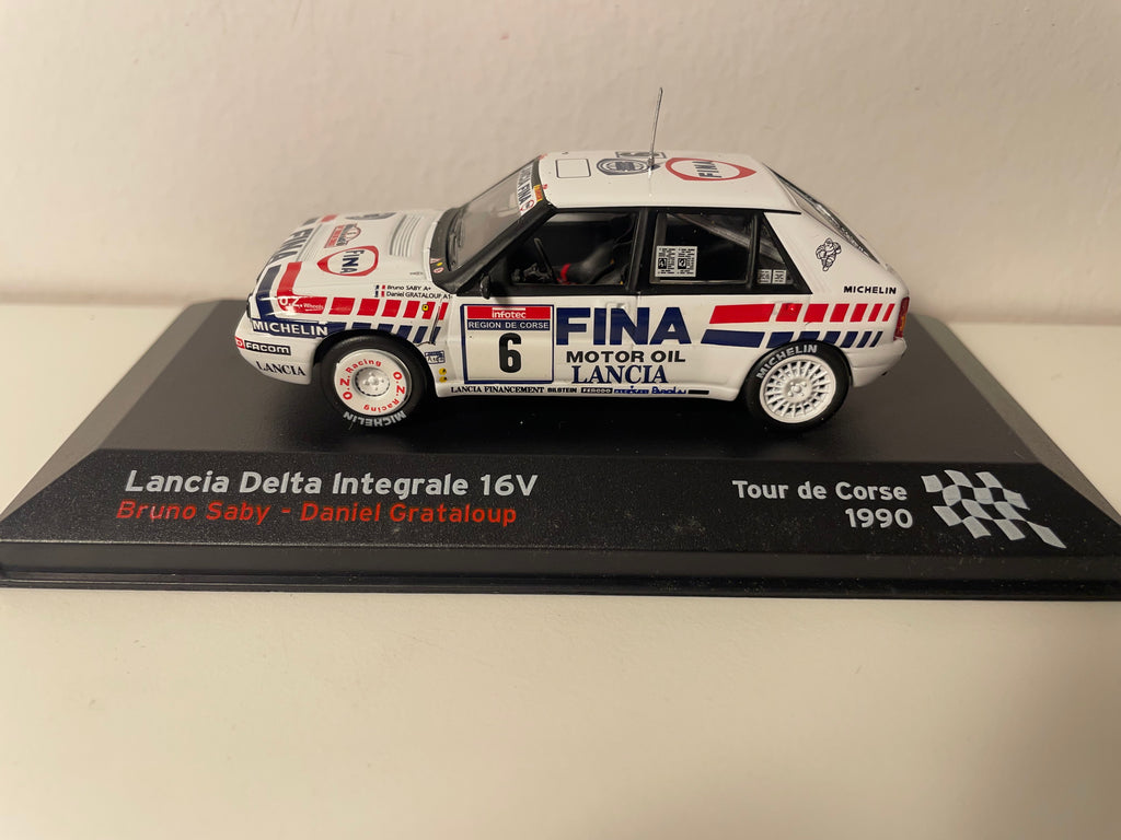 Lancia Delta Intégrale 16V wäiss, rout a schwaarz Nummer 9 - Tour de Corse 1990