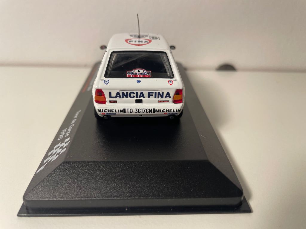 Lancia Delta Intégrale 16V wäiss, rout a schwaarz Nummer 9 - Tour de Corse 1990