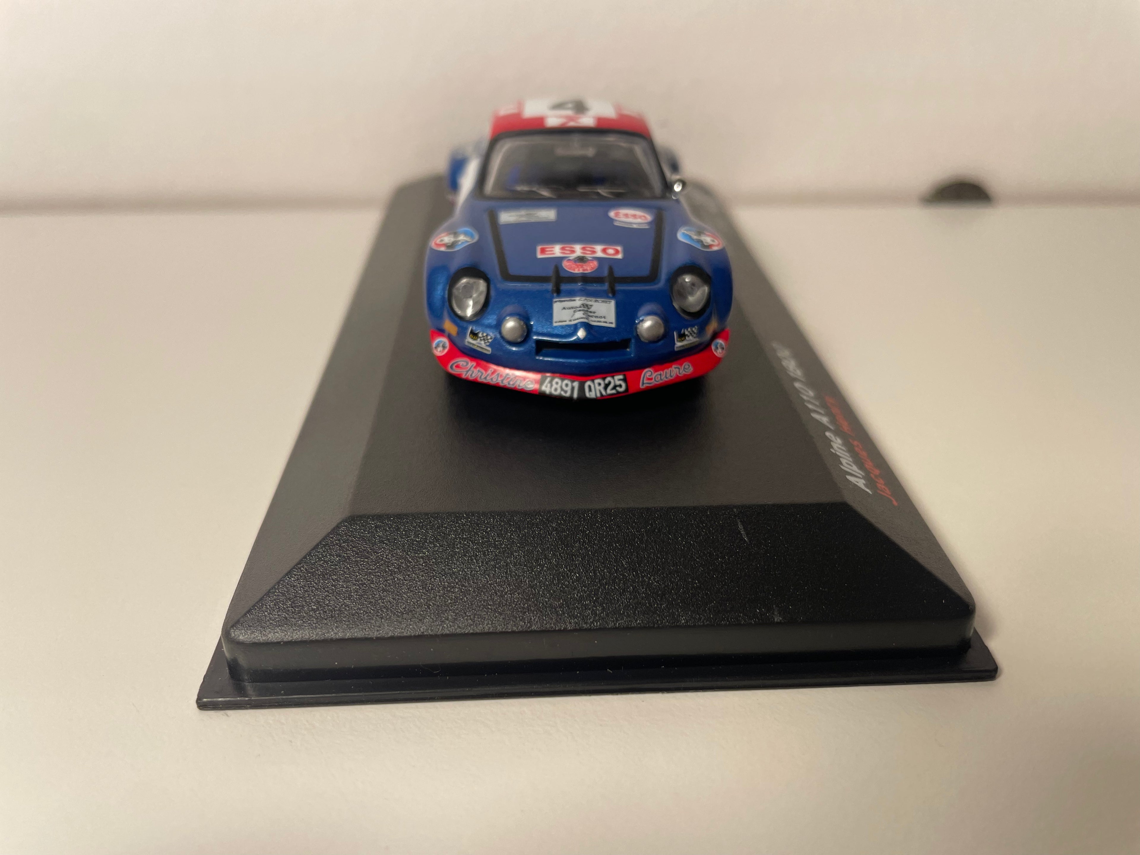 Renault Alpine A110 1800 bleue, blanche et rouge numéro 4 - Ronde Cévenole 1974