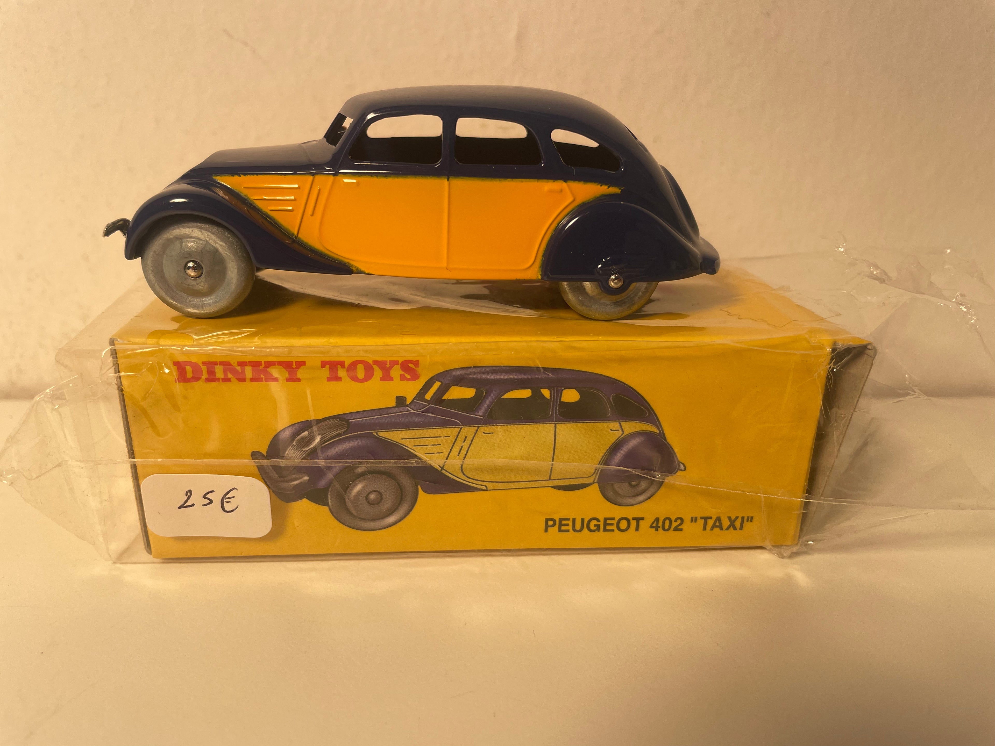 Peugeot 402 blo a orange TAXI Dinky-Toys (Atlas Editioun) - N°24 L
