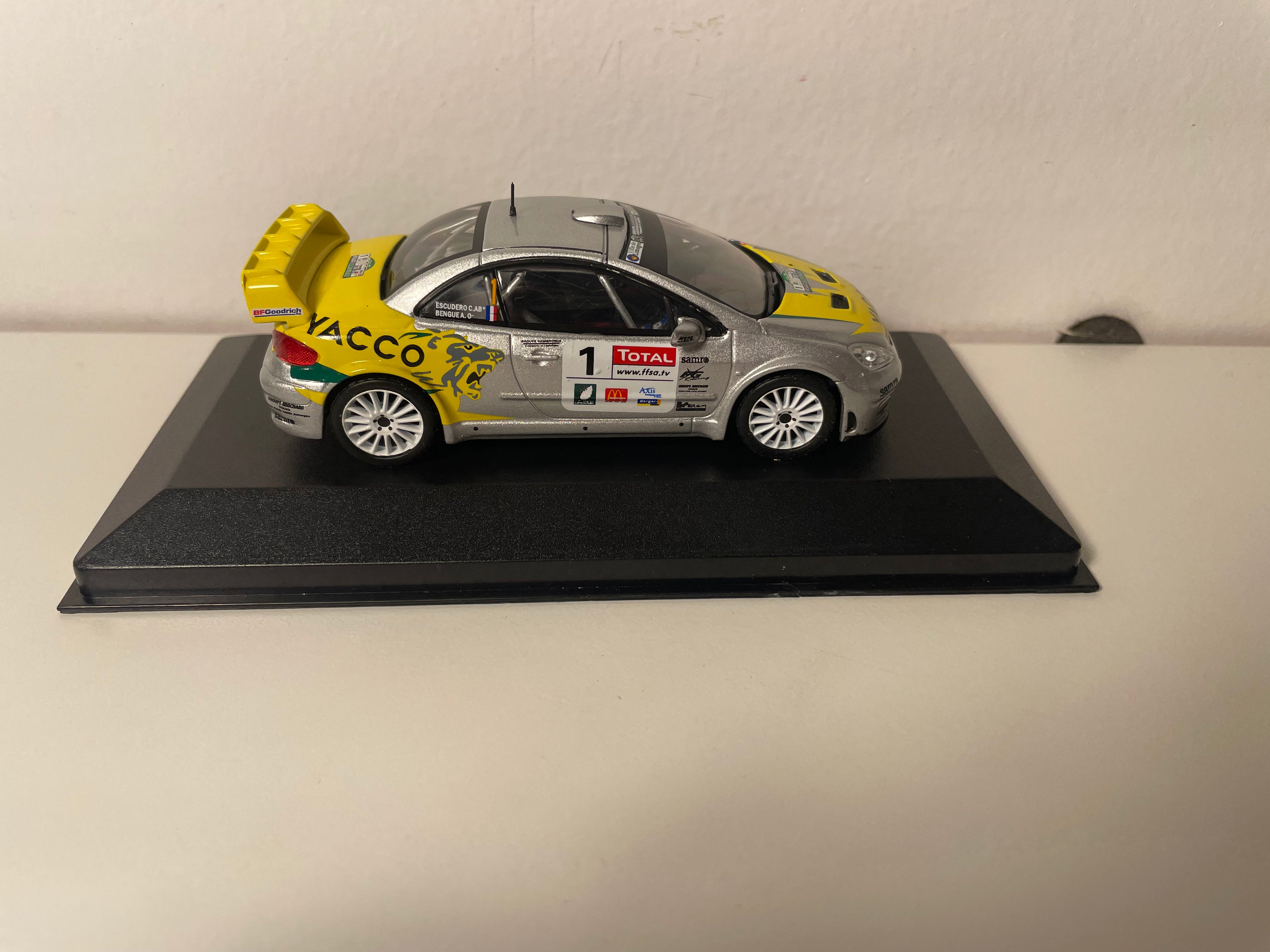 Peugeot 307 WRC grijs en geel nummer 1 - Rally du Limousin 2008