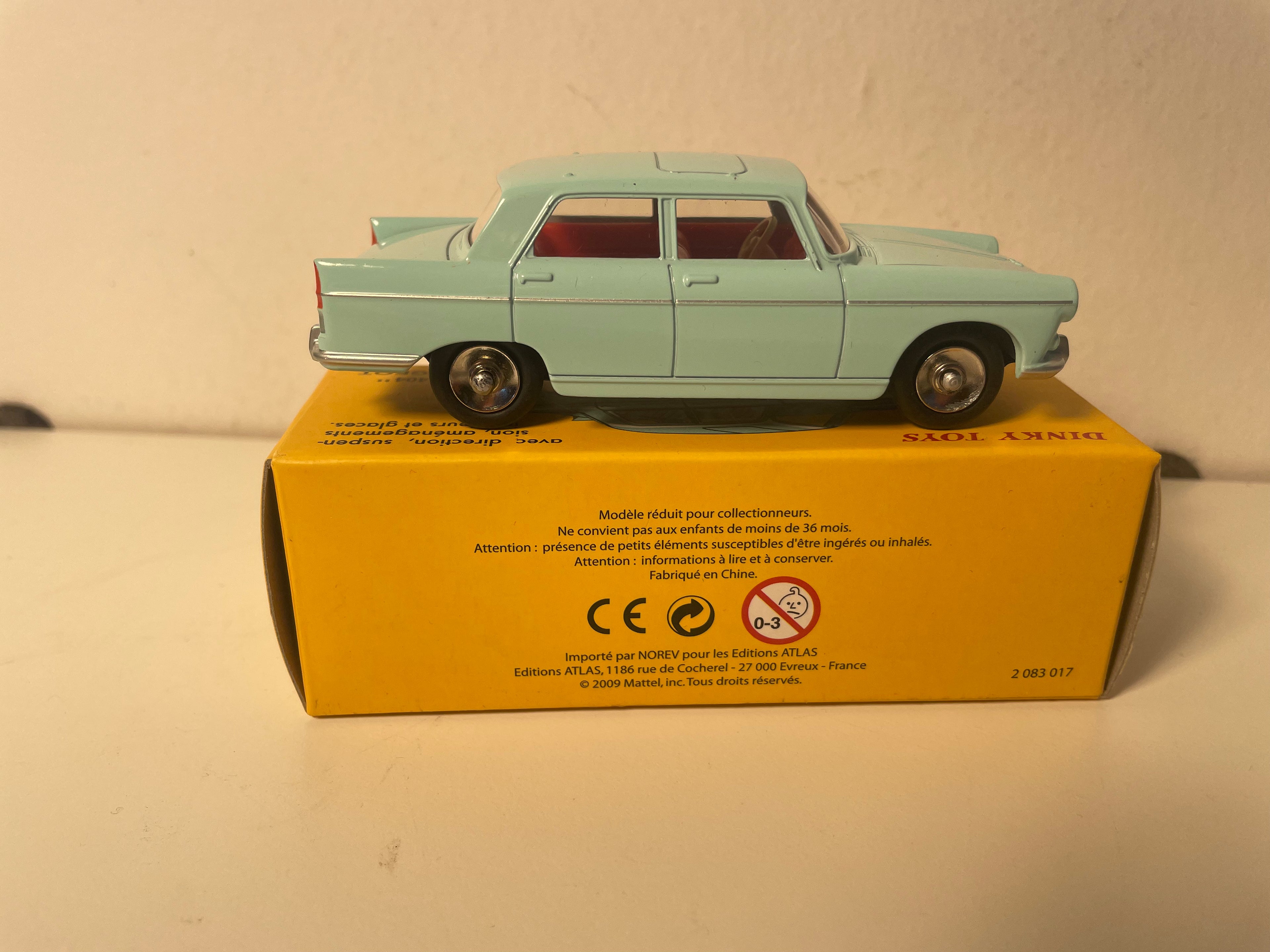 Peugeot 404 hellgrën? Dinky-Toys (Editionen Atlas) - N°553