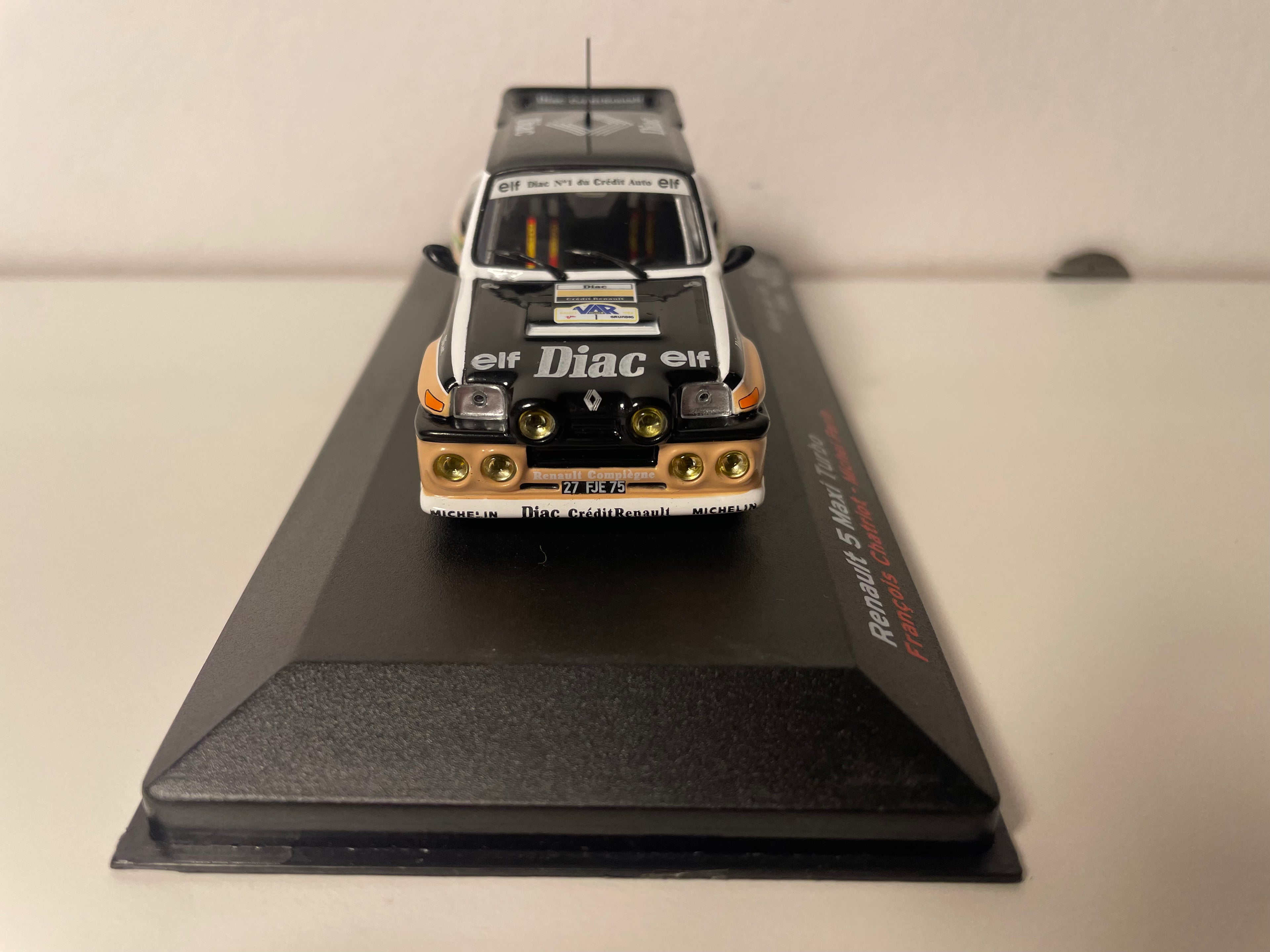 Renault 5 maxi Turbo noire, marron et blanche numéro 1 - rallye du Var 1986
