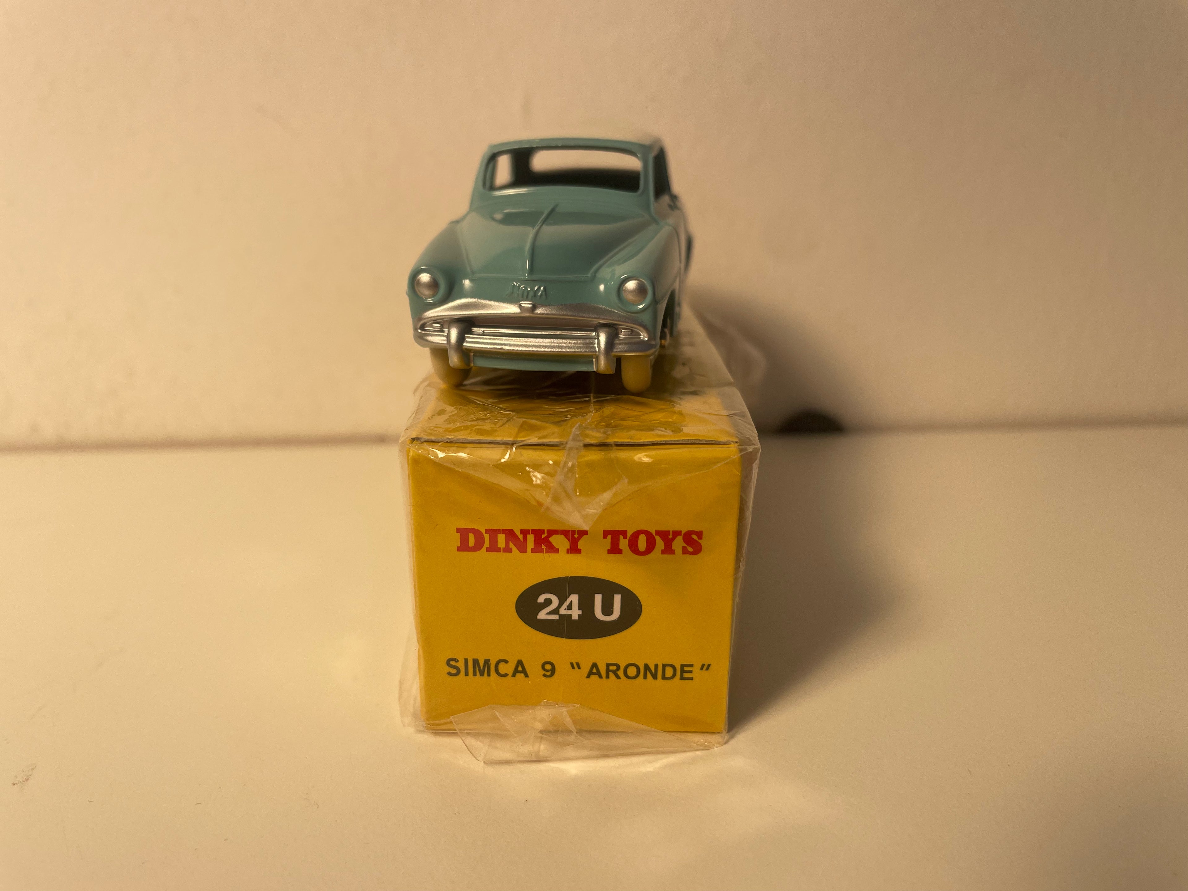 Simca 9 Aronde gréng mat wäissem Dack Dinky-Toys (Atlas Edition) - N°24 U