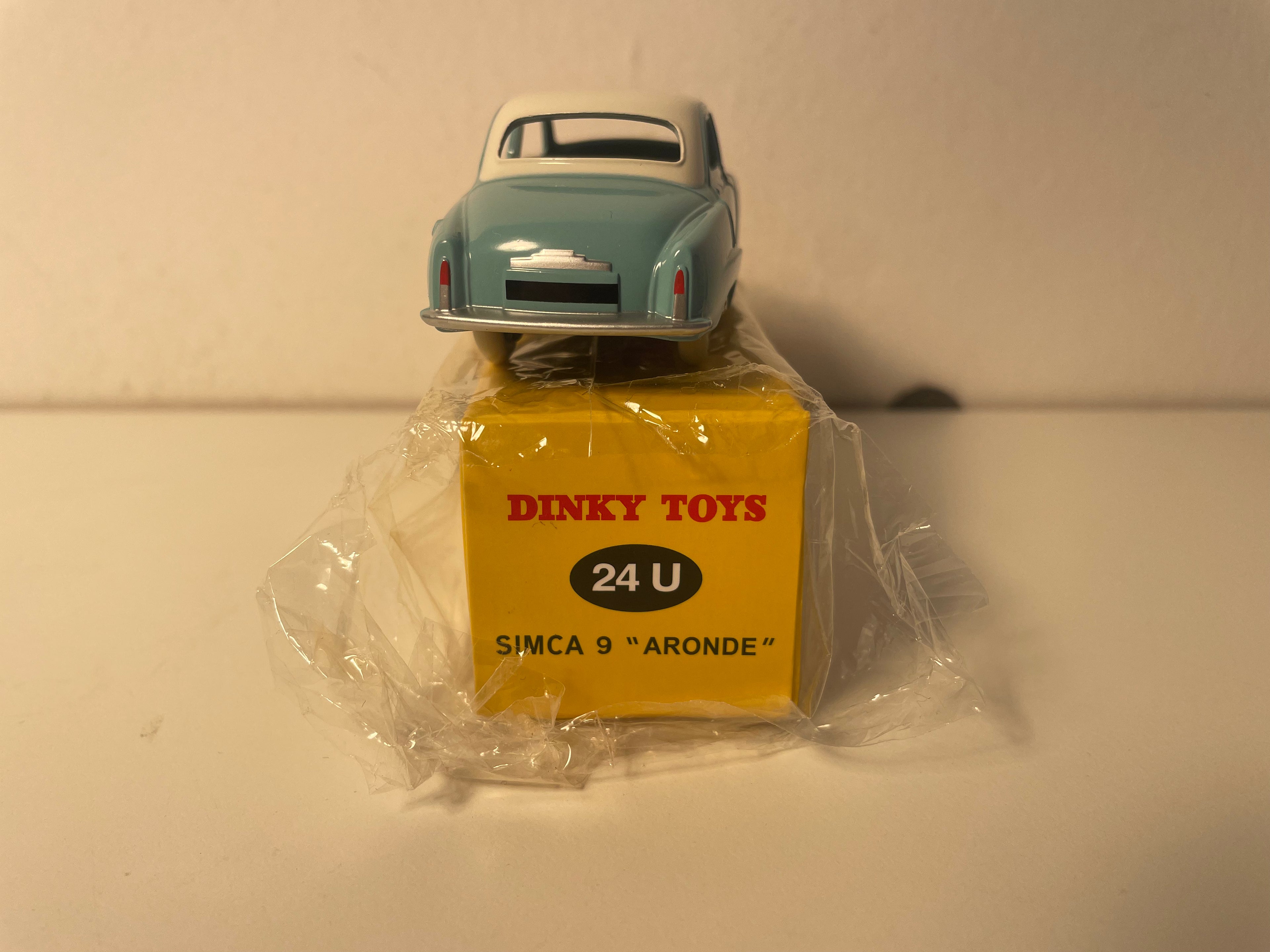 Simca 9 Aronde gréng mat wäissem Dack Dinky-Toys (Atlas Edition) - N°24 U