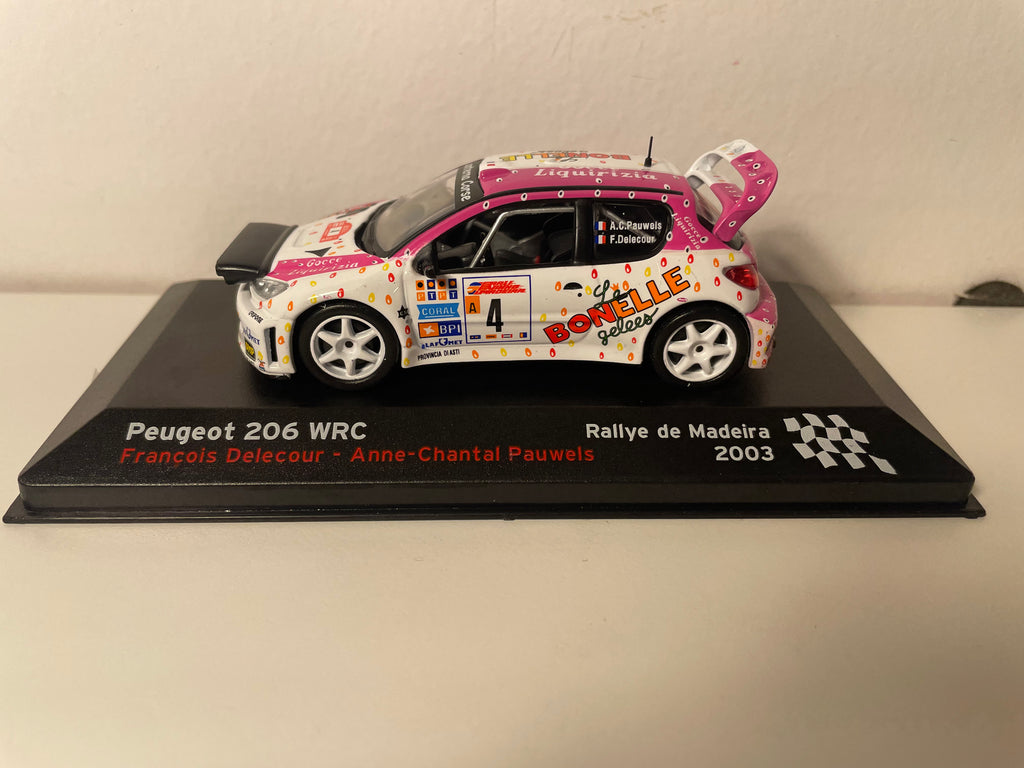Peugeot 206 WRC wäiss a rose Nummer 4 - Rallye vu Madeira 2003