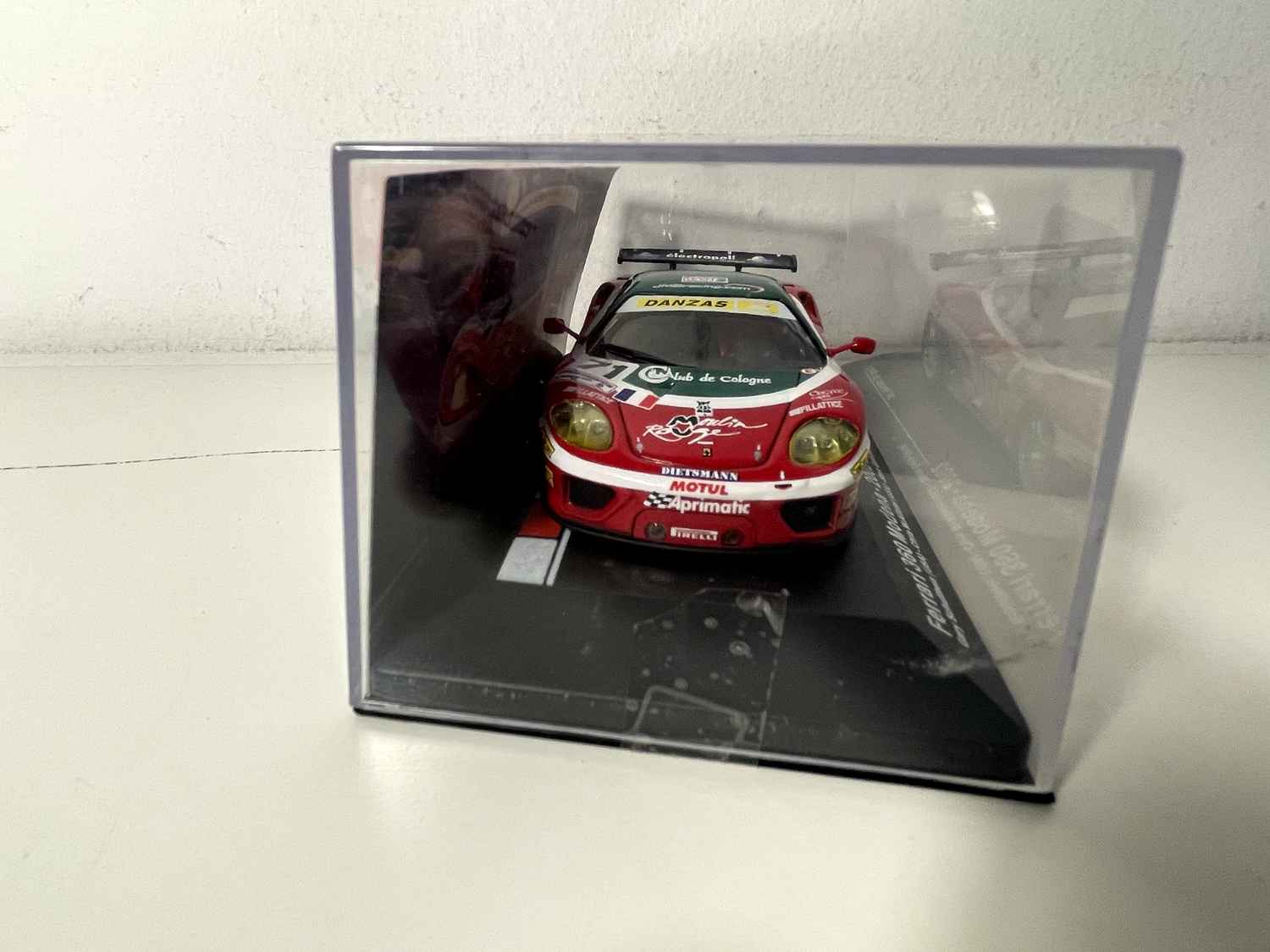 Ferrari 360 Modena rouge, bleue et verte numéro 71  - 24 heures du Mans de 2002
