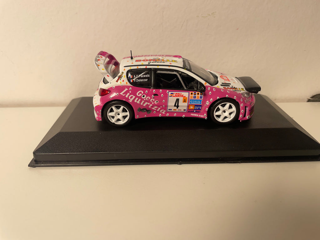 Peugeot 206 WRC wäiss a rose Nummer 4 - Rallye vu Madeira 2003