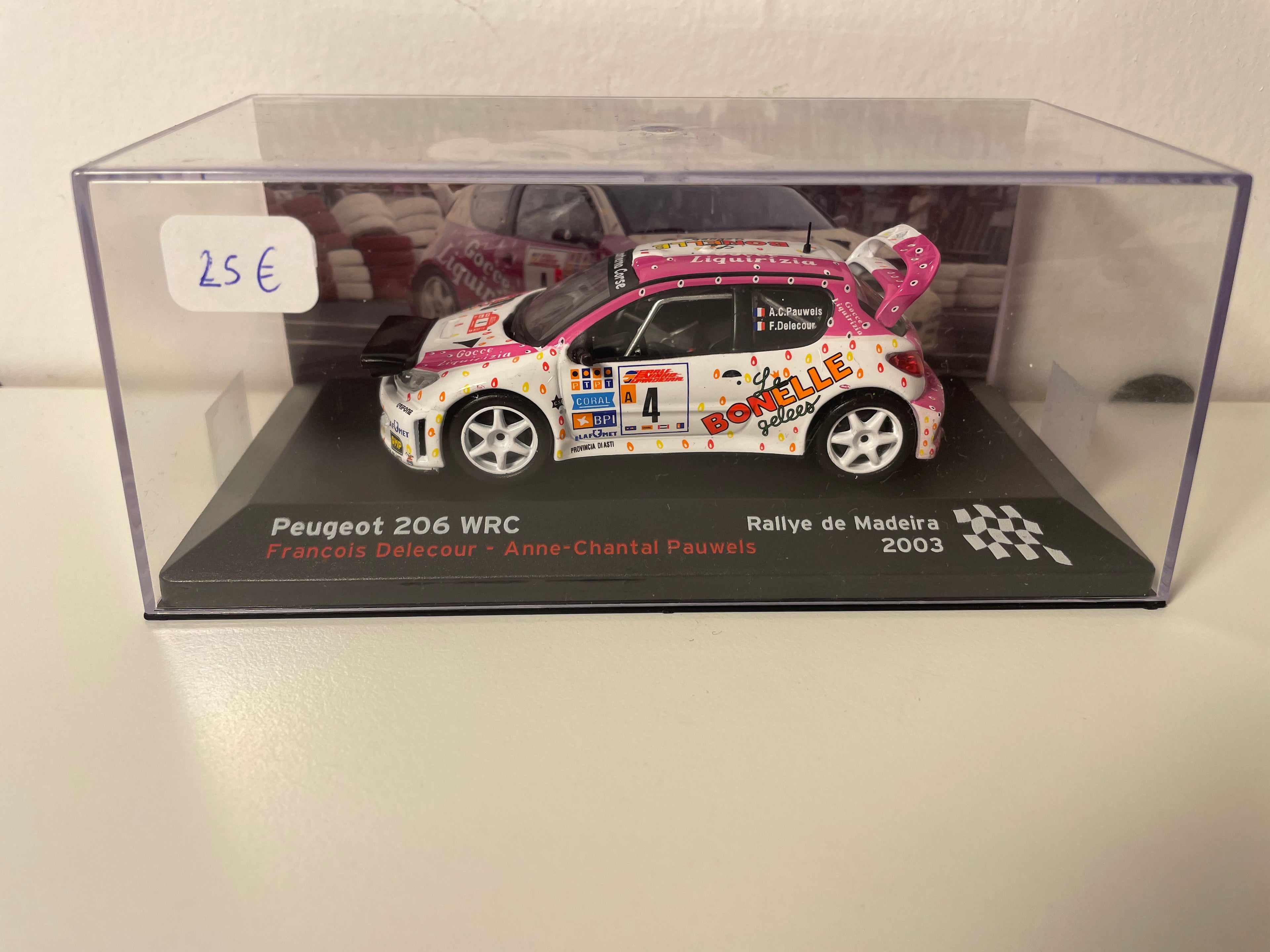 Peugeot 206 WRC wäiss a rose Nummer 4 - Rallye vu Madeira 2003